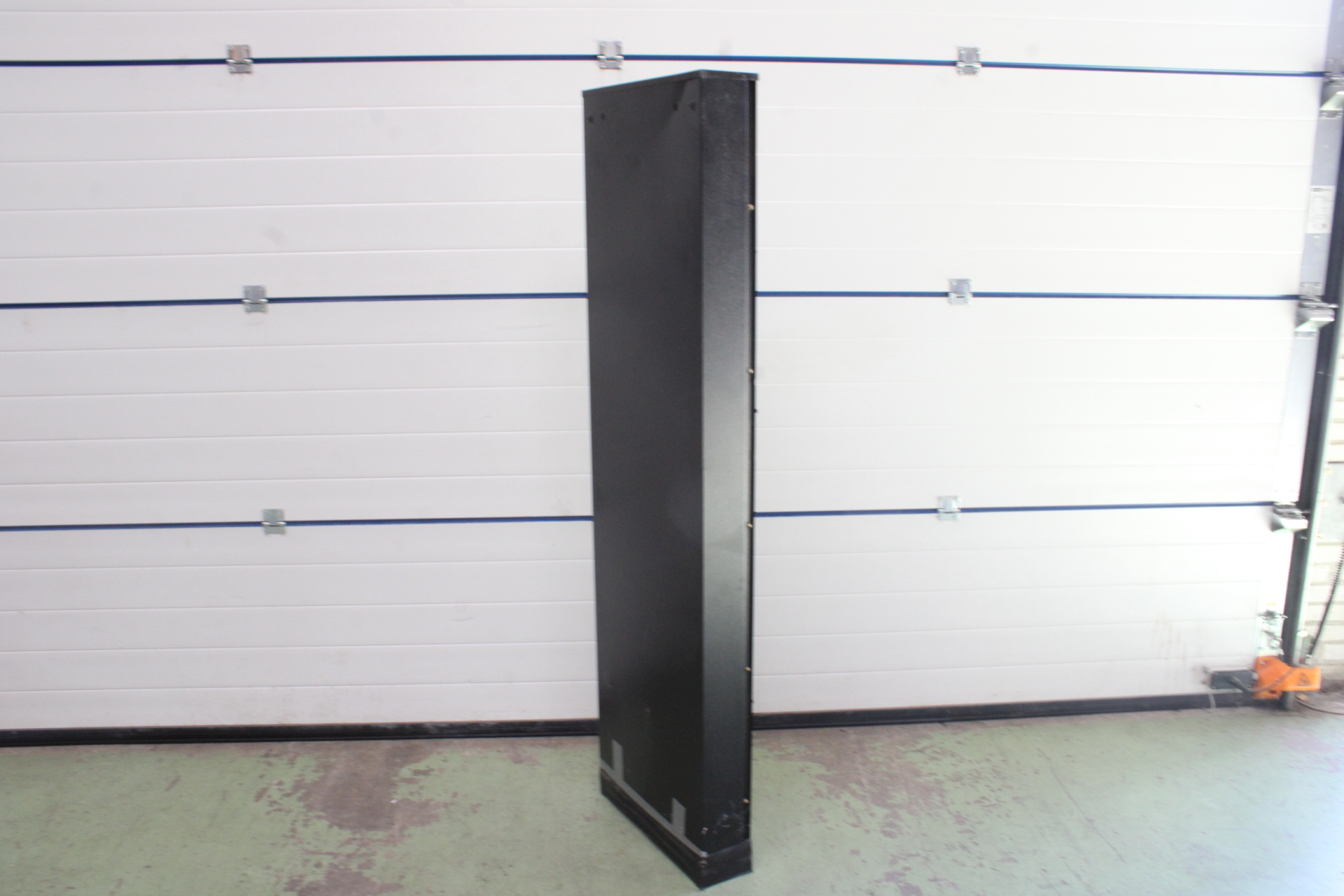 Metalen schoenenkast'' – foto 9 – kavel bij GSD Auctions, Zoeterwoude