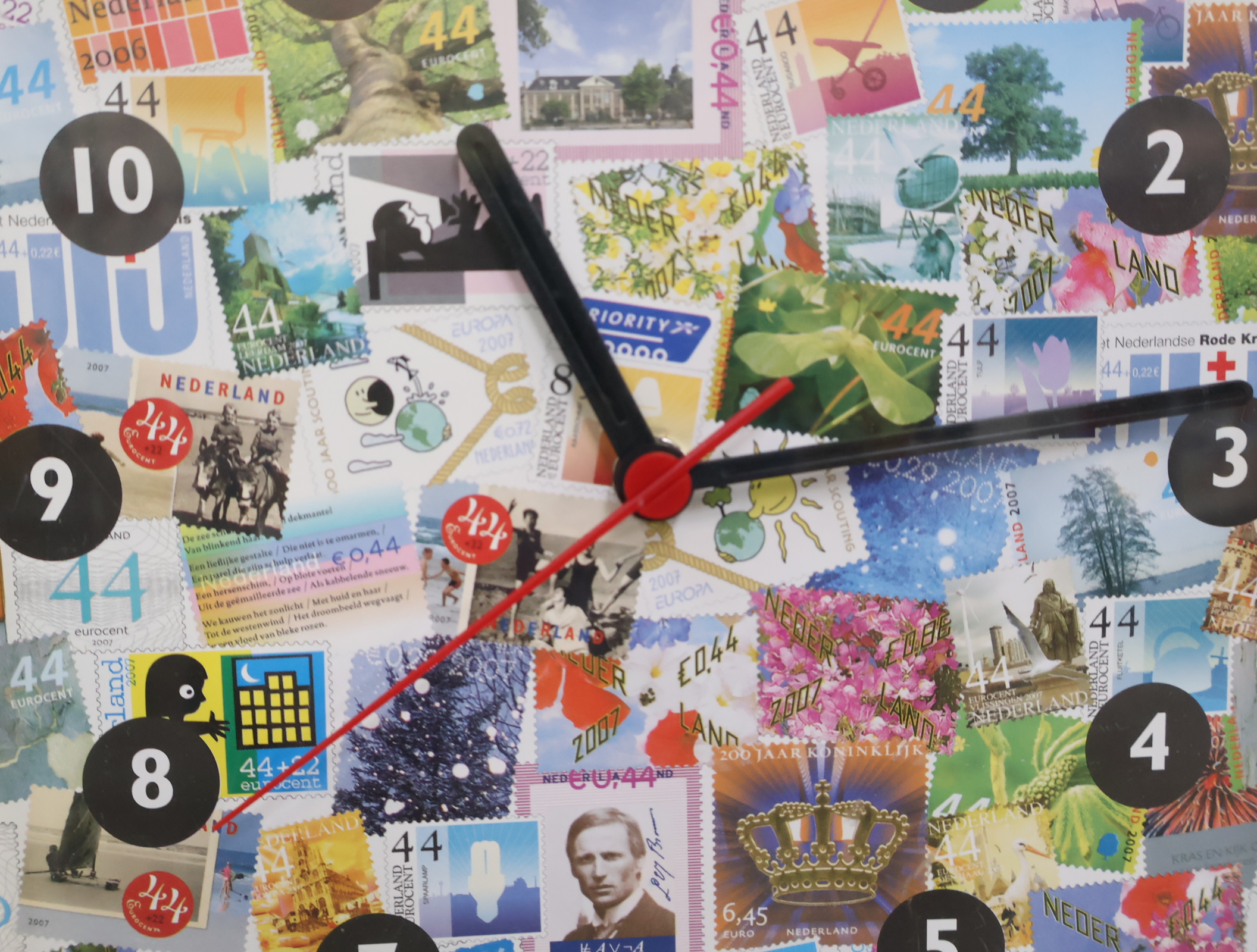 Wandklok met postzegelprint'' – foto 8 – kavel bij GSD Auctions, Zoeterwoude