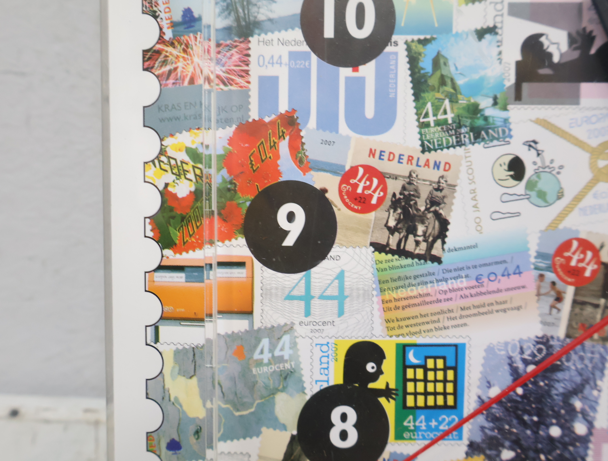 Wandklok met postzegelprint'' – foto 10 – kavel bij GSD Auctions, Zoeterwoude