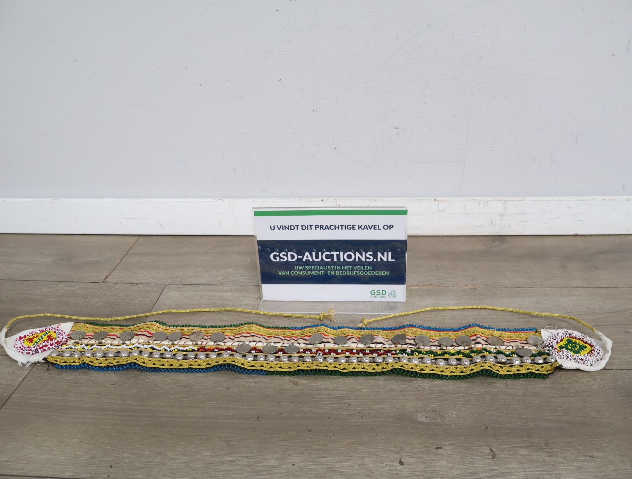 Traditionele kleurrijke decoratieve band'' – kavel bij GSD Auctions, Zoeterwoude