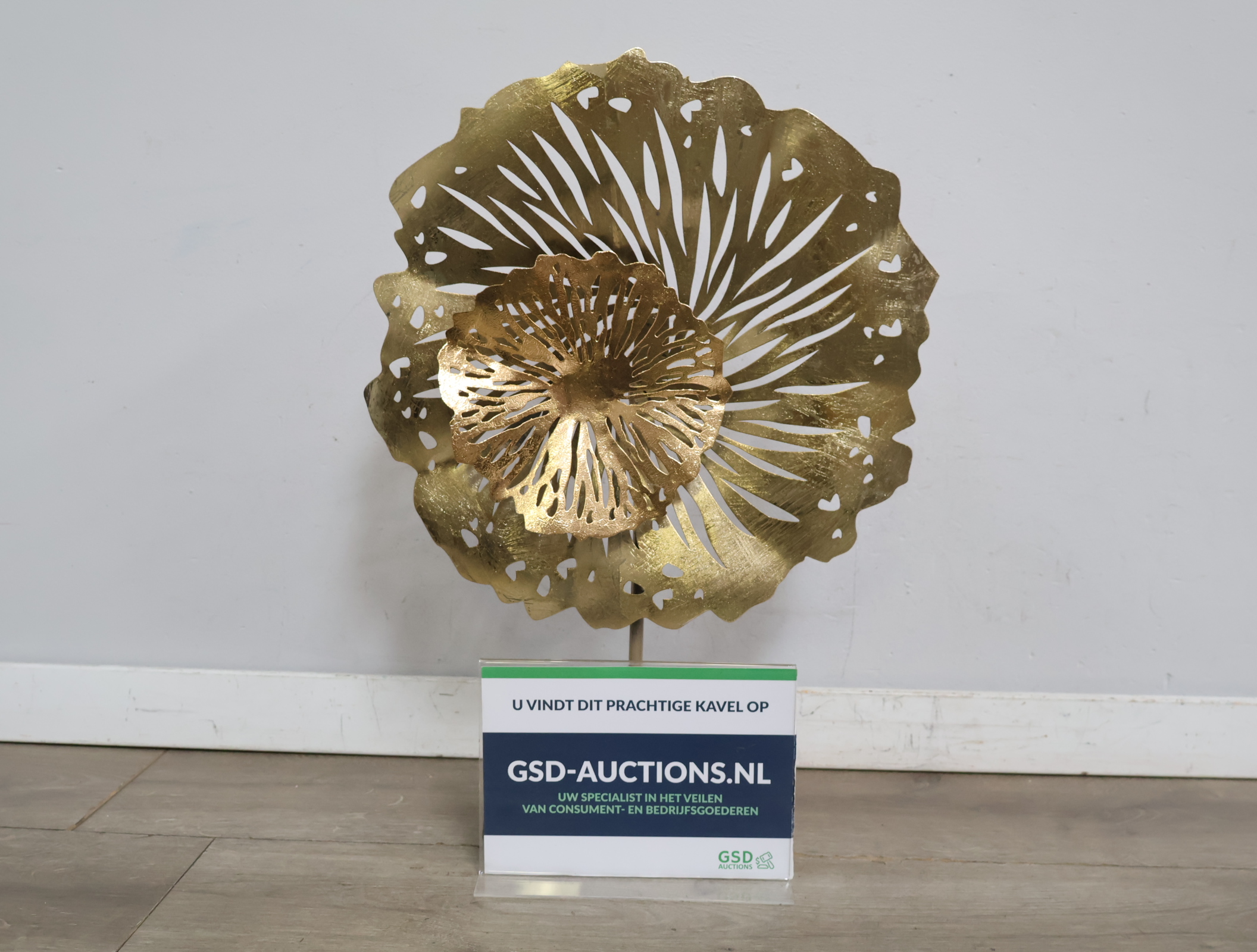 Gouden metalen decoratieve bloem'' – kavel bij GSD Auctions, Zoeterwoude