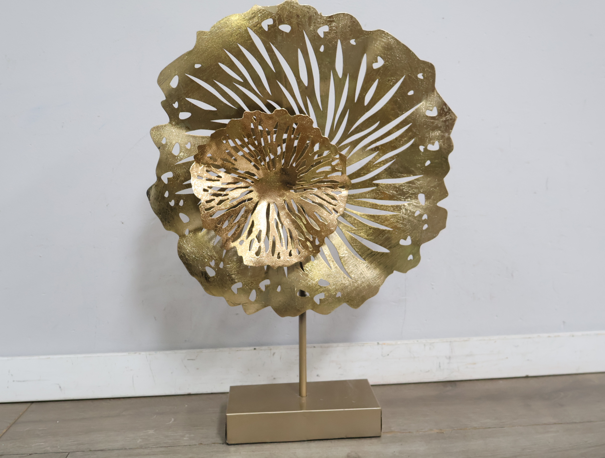 Gouden metalen decoratieve bloem'' – foto 4 – kavel bij GSD Auctions, Zoeterwoude