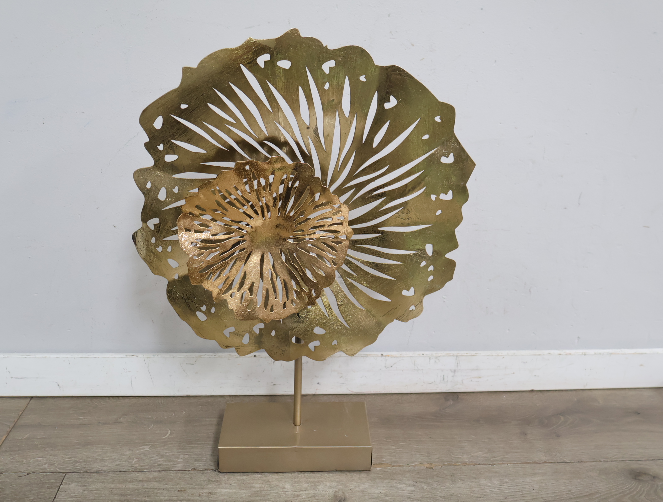 Gouden metalen decoratieve bloem'' – foto 5 – kavel bij GSD Auctions, Zoeterwoude