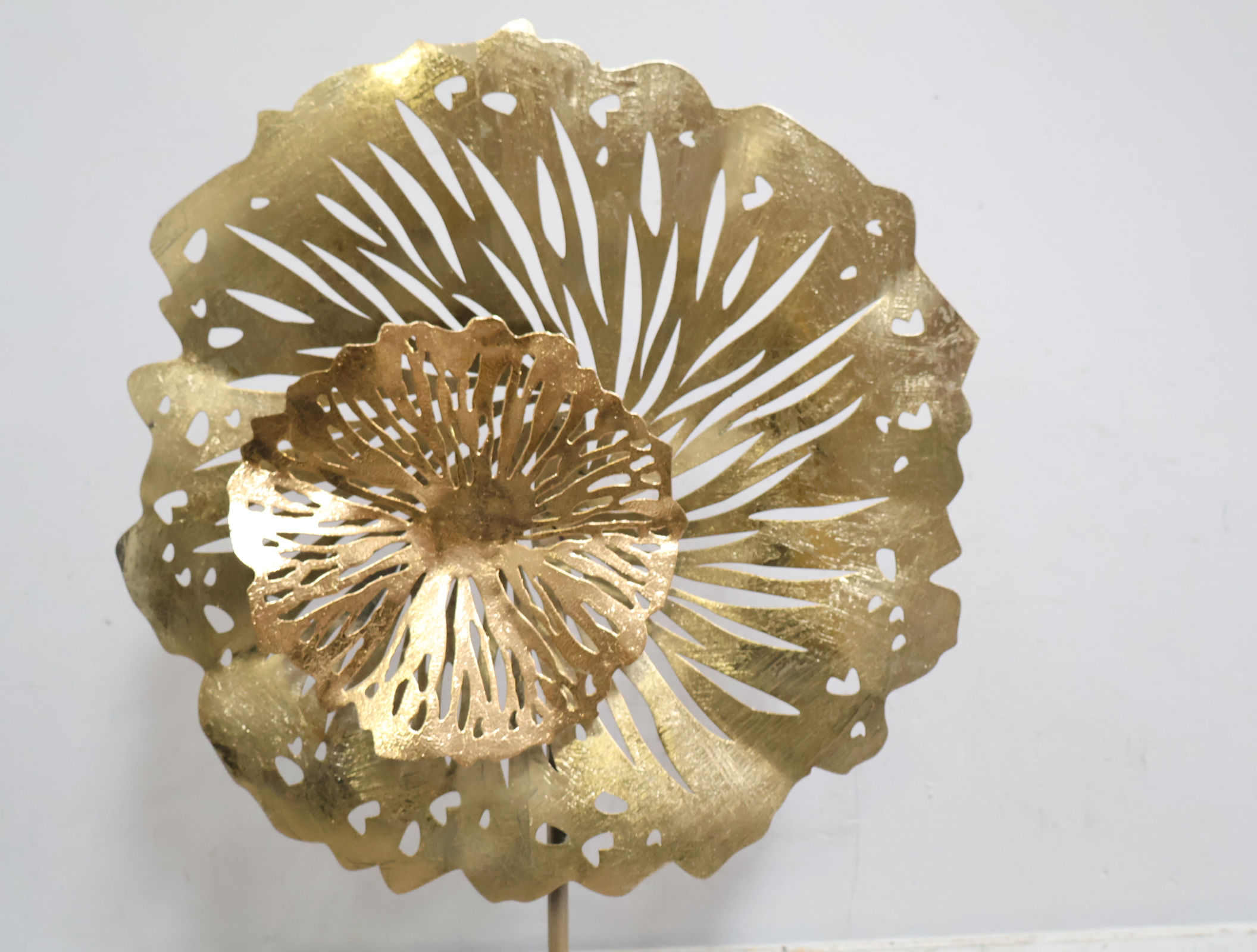 Gouden metalen decoratieve bloem'' – foto 6 – kavel bij GSD Auctions, Zoeterwoude