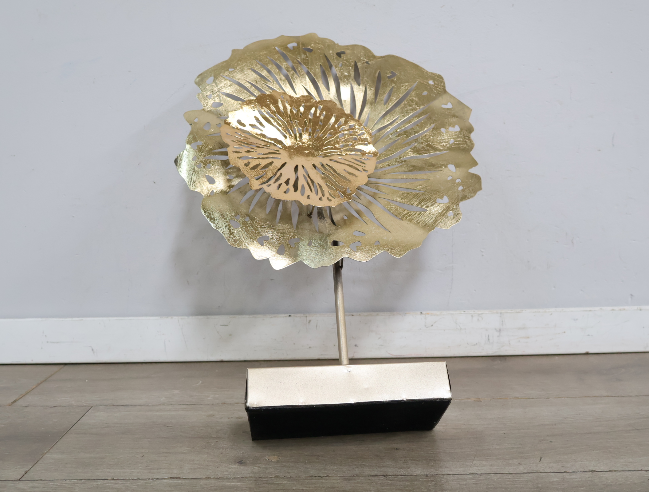 Gouden metalen decoratieve bloem'' – foto 9 – kavel bij GSD Auctions, Zoeterwoude