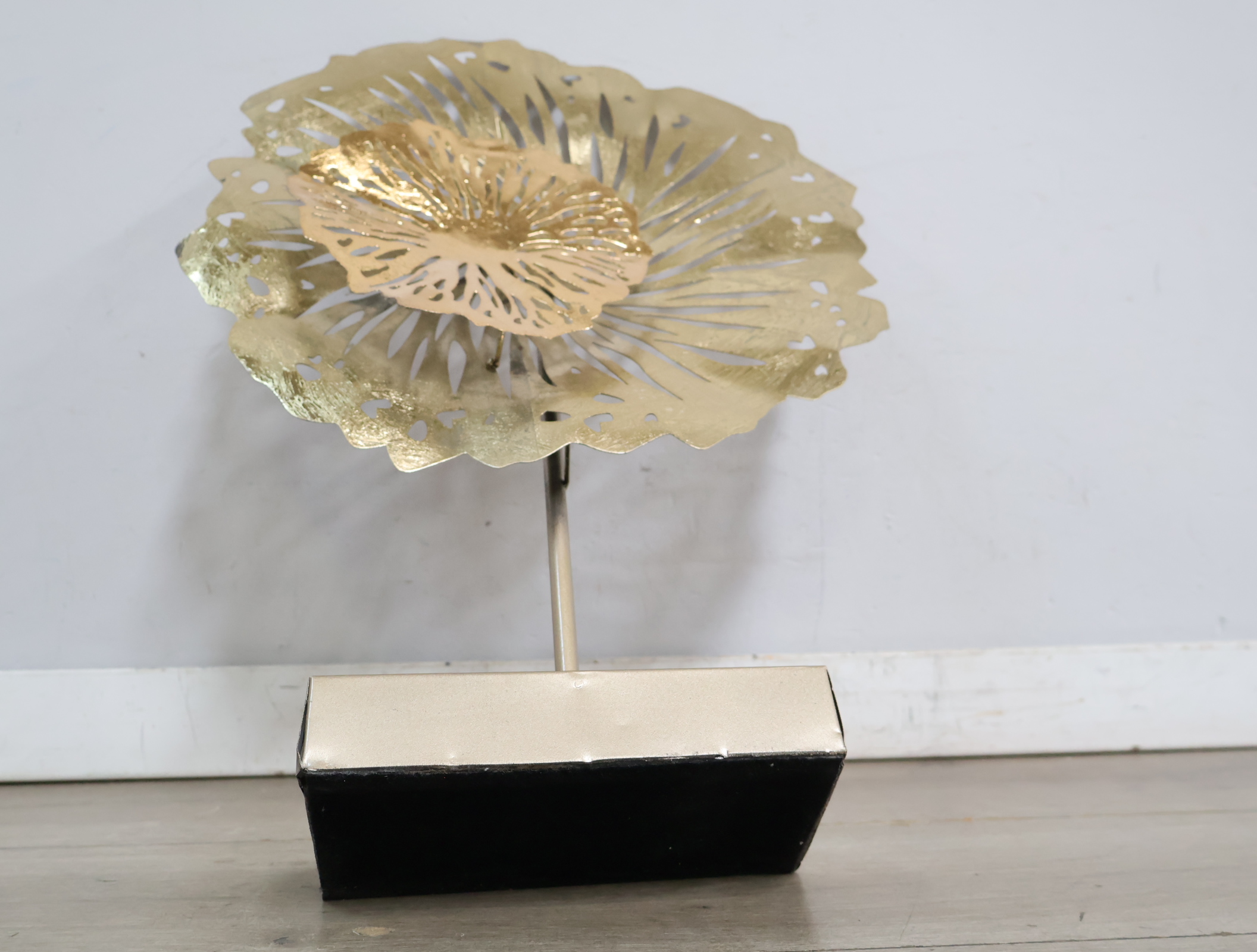 Gouden metalen decoratieve bloem'' – foto 10 – kavel bij GSD Auctions, Zoeterwoude
