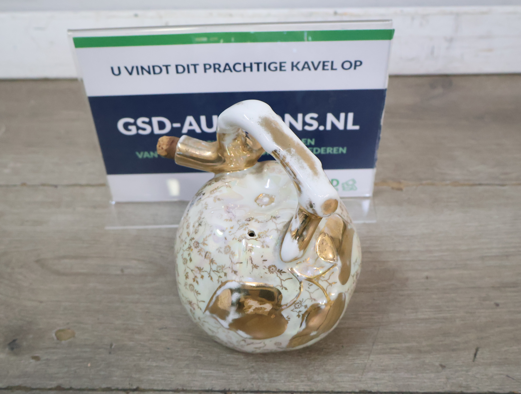 Decoratief keramisch kruikje met goudkleurige accenten'' – foto 3 – kavel bij GSD Auctions, Zoeterwoude
