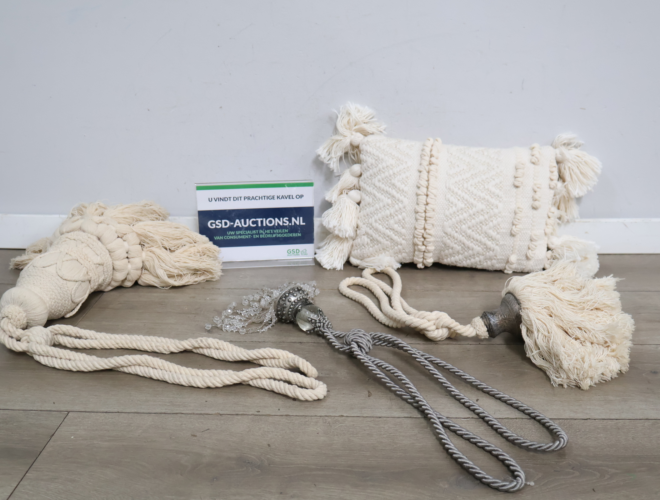 Decoratieve gordelkoorden met kwastjes'' – kavel bij GSD Auctions, Zoeterwoude