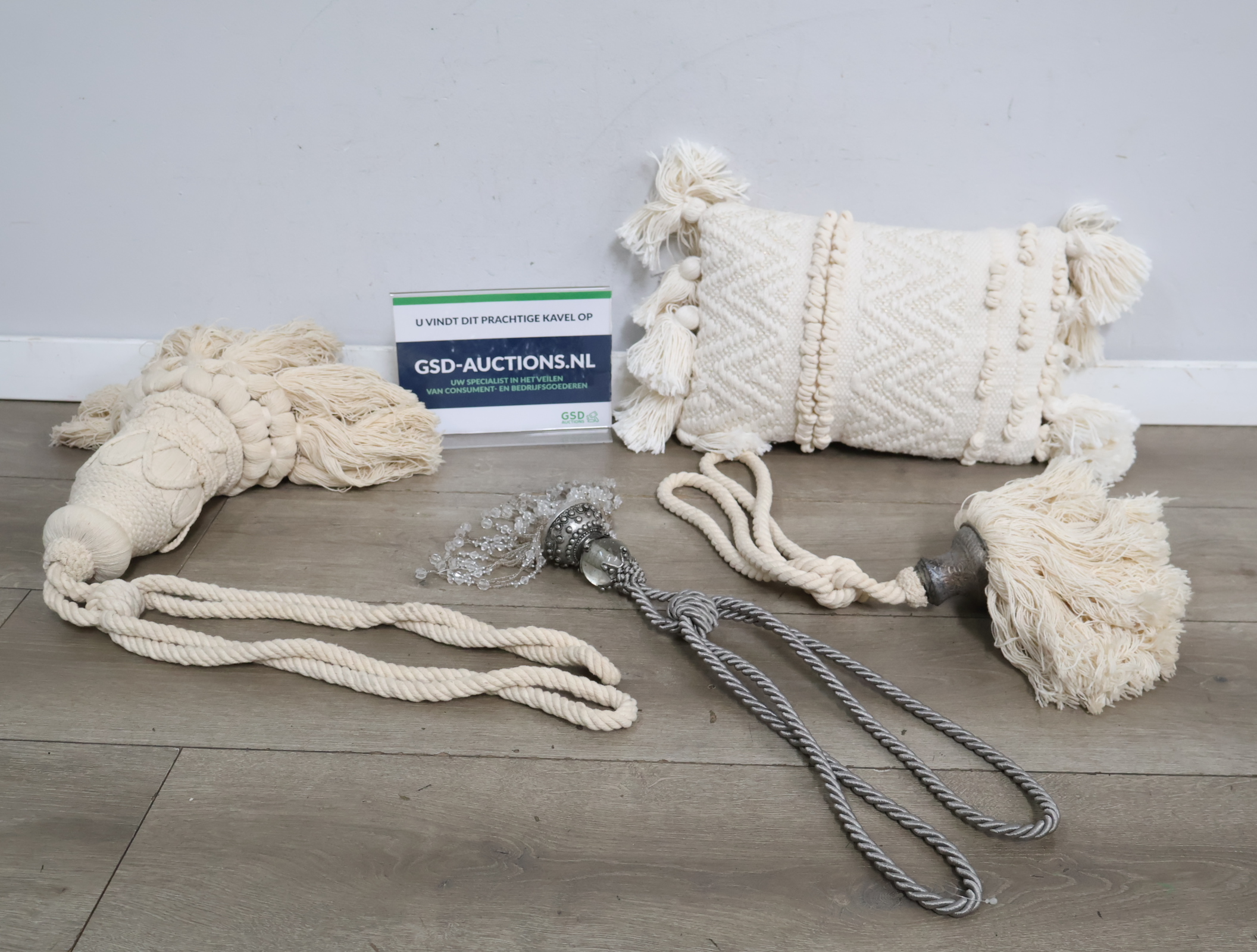 Decoratieve gordelkoorden met kwastjes'' – foto 2 – kavel bij GSD Auctions, Zoeterwoude