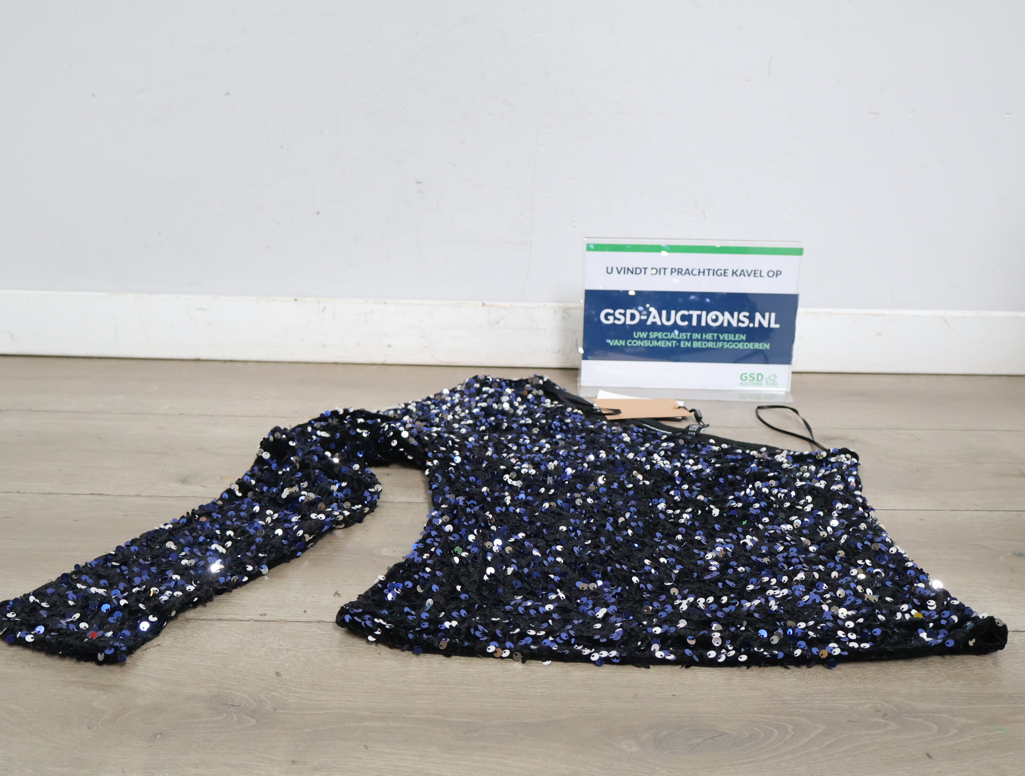 Glitter blouse met pailletten'' – foto 2 – kavel bij GSD Auctions, Zoeterwoude