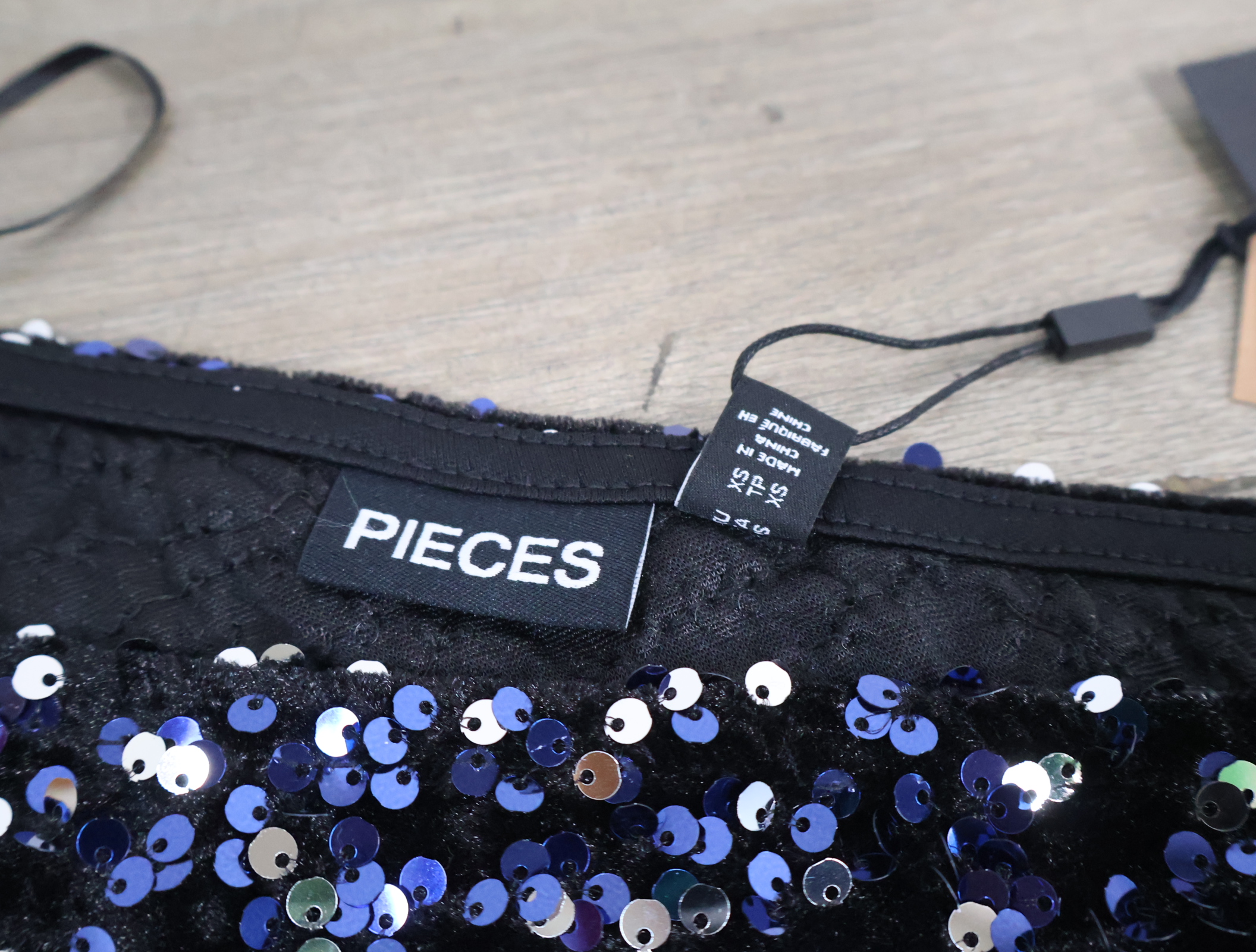 Glitter blouse met pailletten'' – foto 6 – kavel bij GSD Auctions, Zoeterwoude