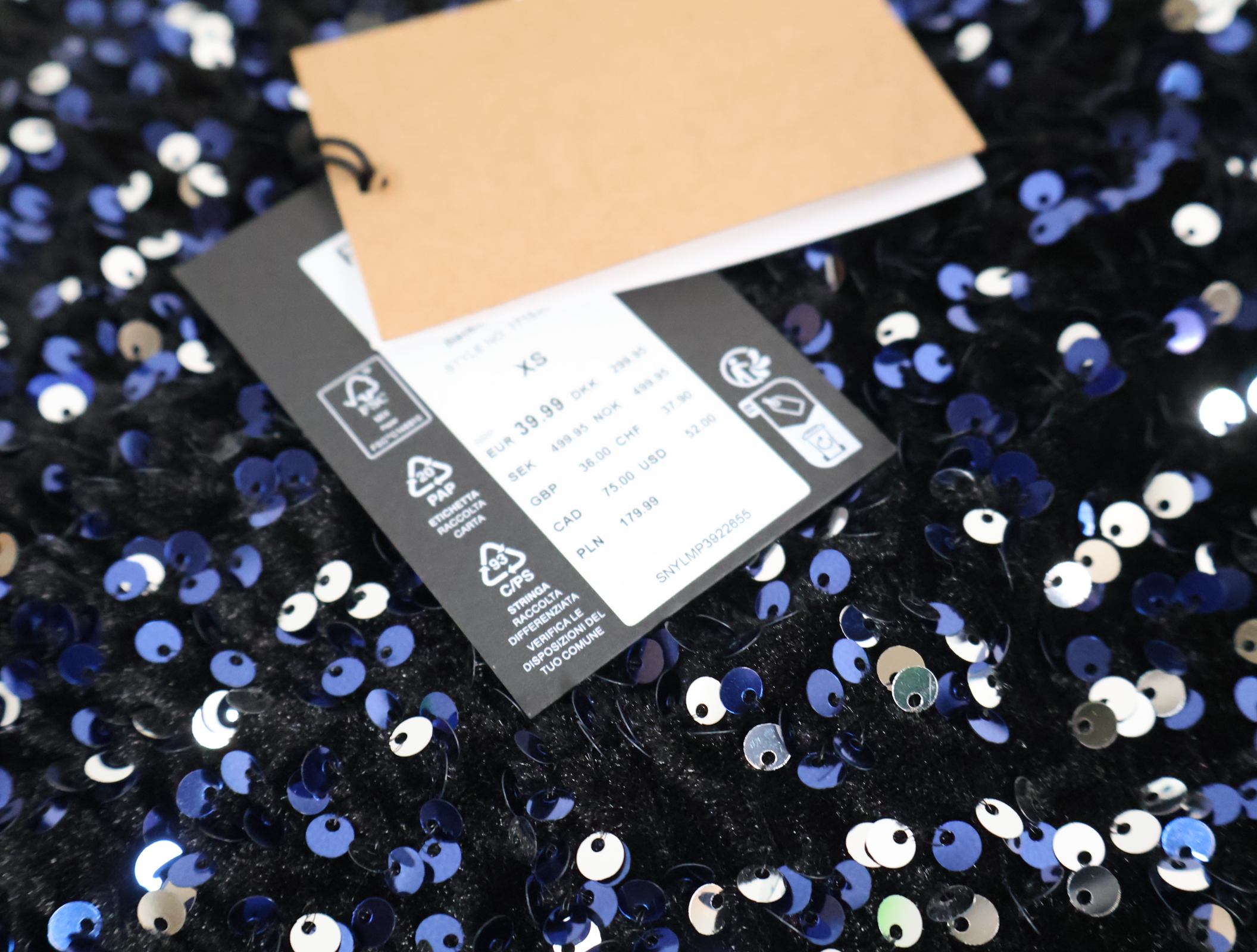 Glitter blouse met pailletten'' – foto 8 – kavel bij GSD Auctions, Zoeterwoude
