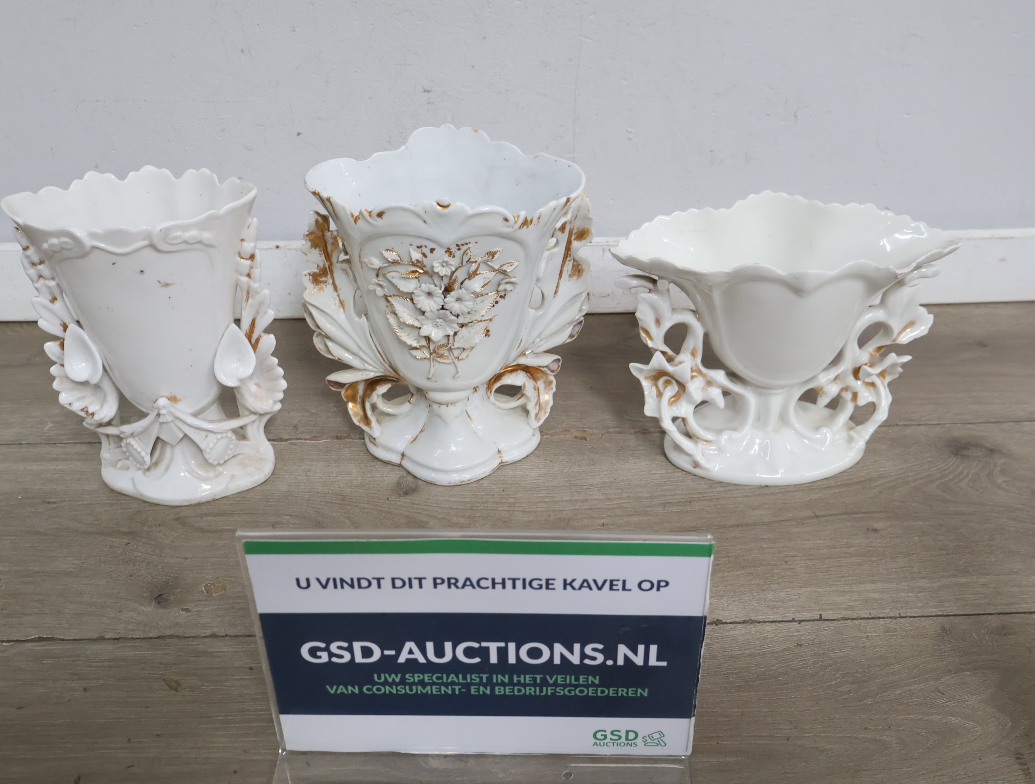 Set van drie porseleinen vazen'' – kavel bij GSD Auctions, Zoeterwoude