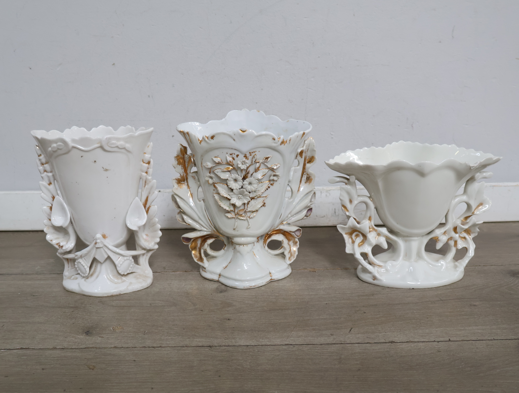 Set van drie porseleinen vazen'' – foto 2 – kavel bij GSD Auctions, Zoeterwoude