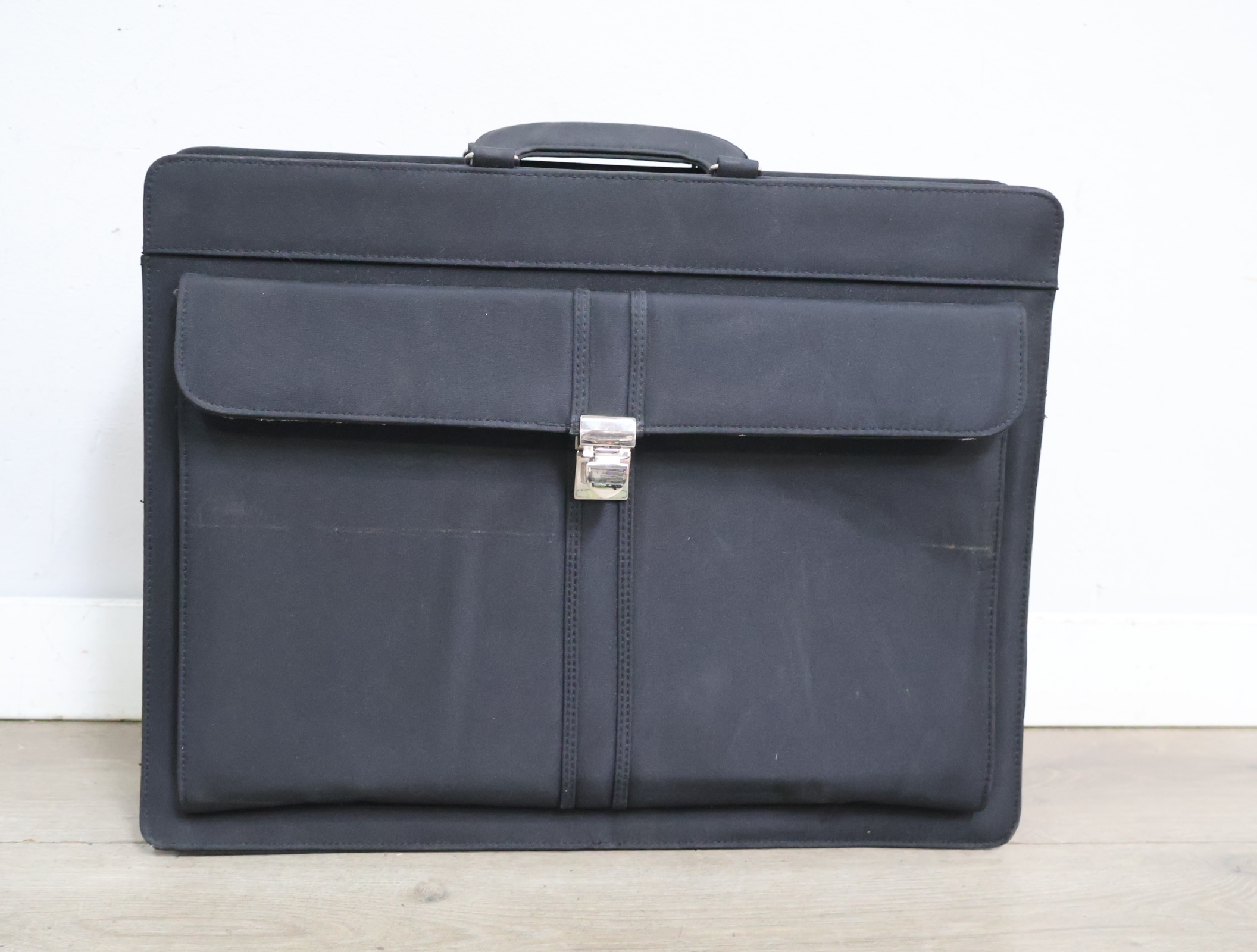 Zwarte aktetas met voorvak'' – foto 3 – kavel bij GSD Auctions, Zoeterwoude