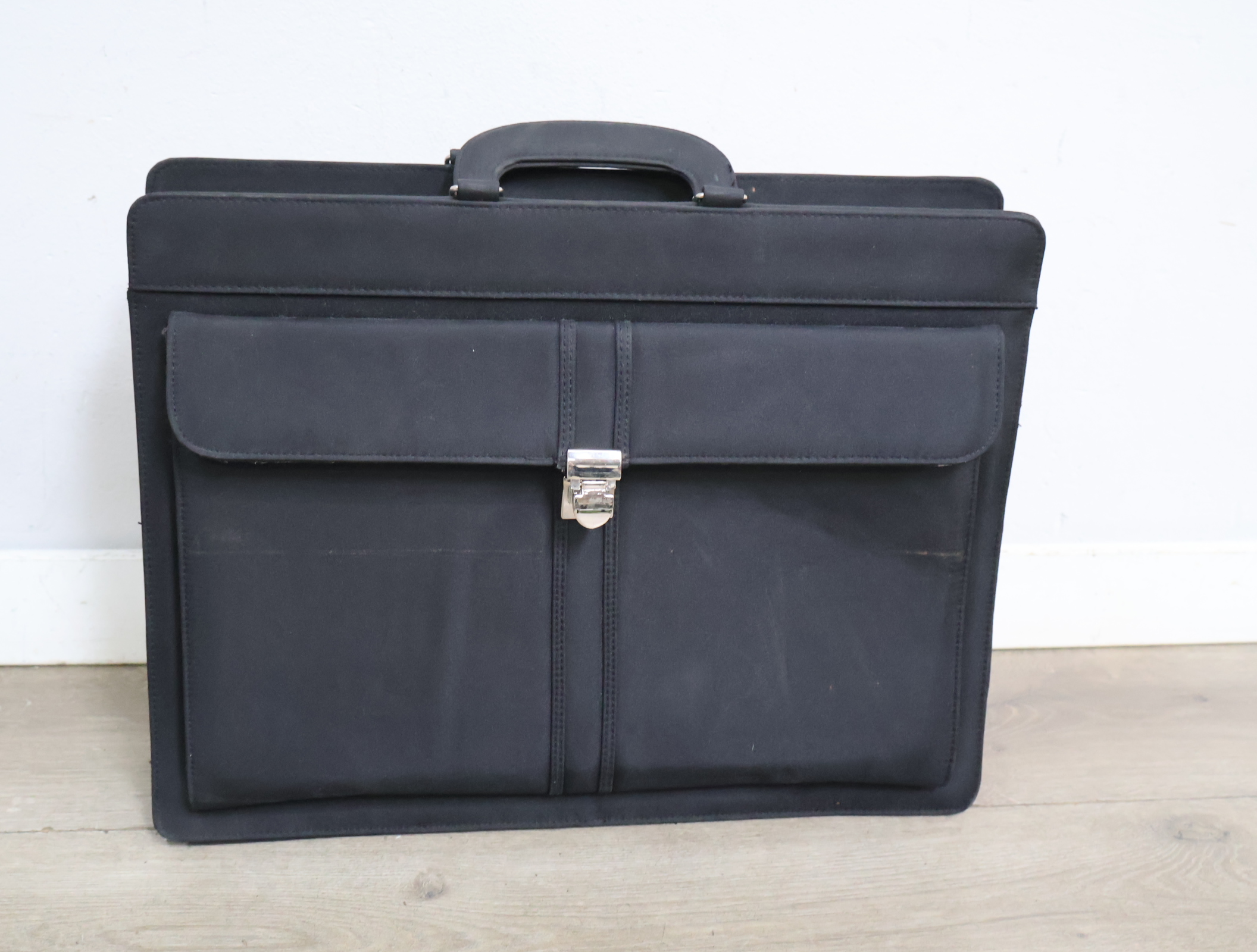 Zwarte aktetas met voorvak'' – foto 4 – kavel bij GSD Auctions, Zoeterwoude
