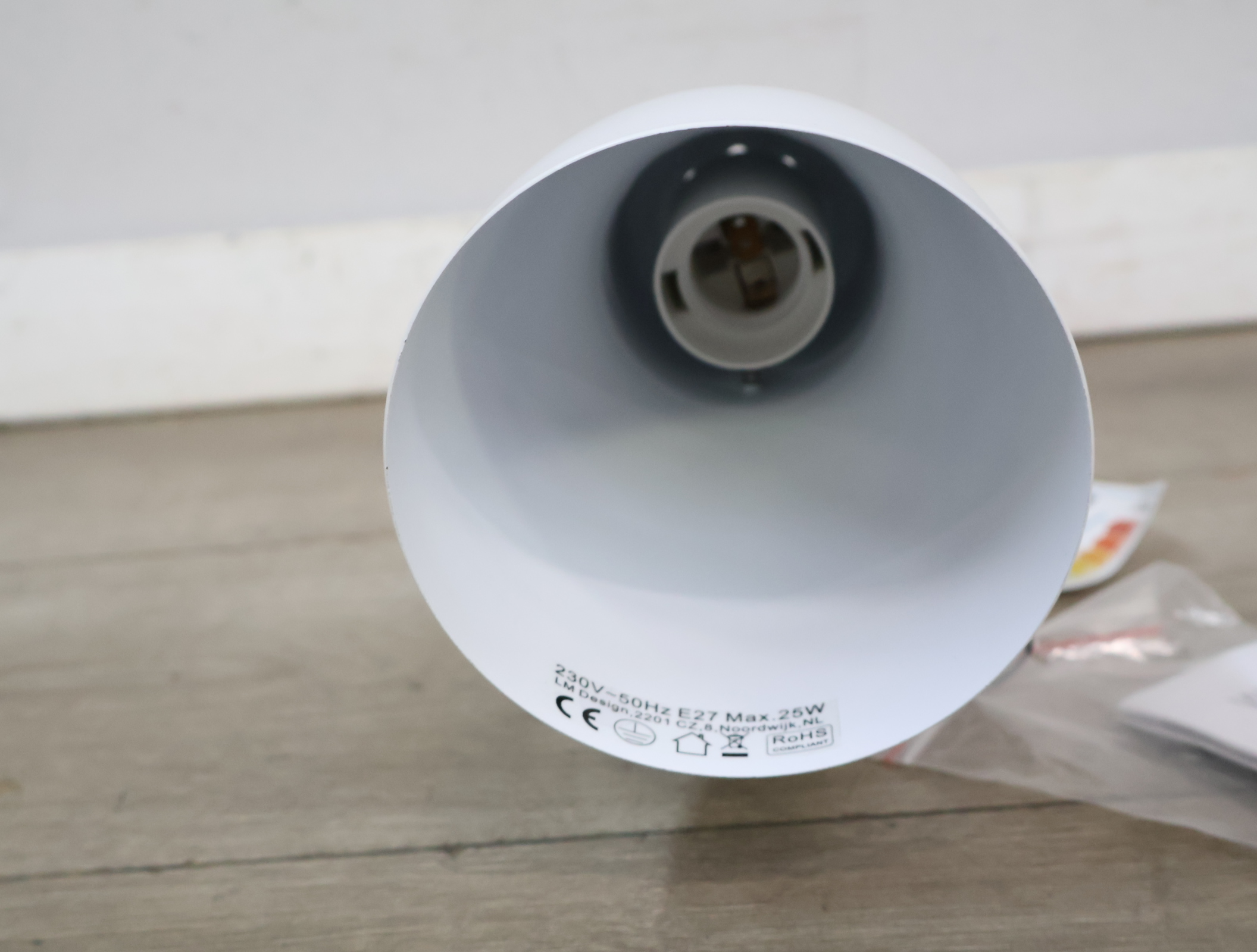 Witte wandlamp met bevestigingsmateriaal'' – foto 7 – kavel bij GSD Auctions, Zoeterwoude