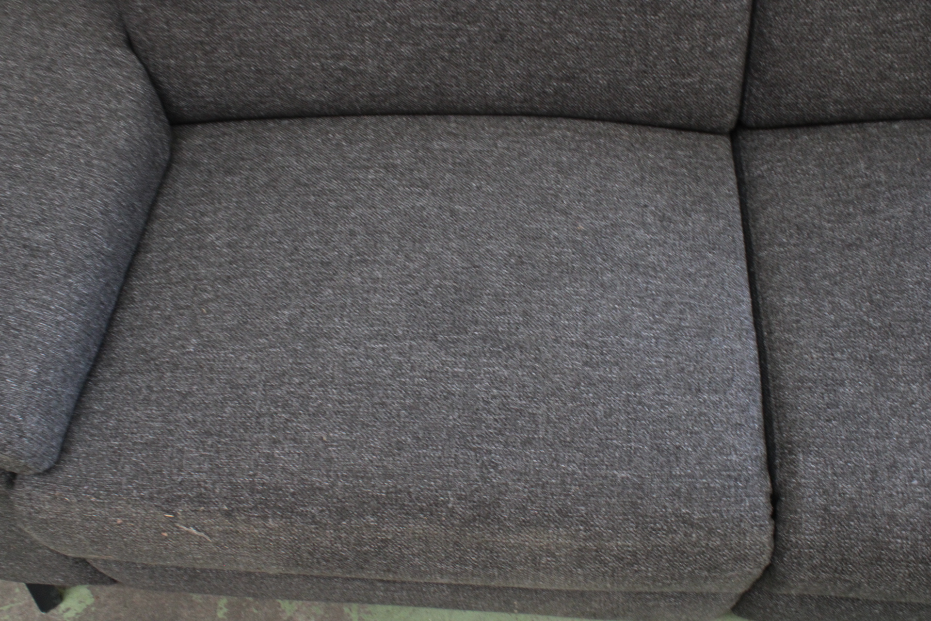 Grijze stoffen elektrische relax bank'' – foto 7 – kavel bij GSD Auctions, Zoeterwoude