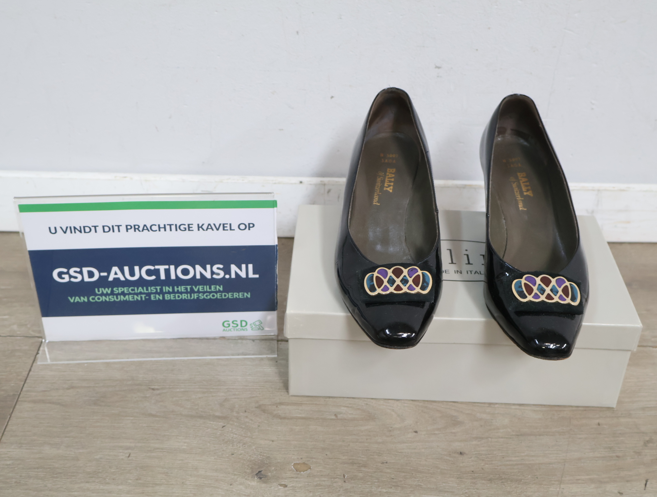 Zwarte dames pumps met sierdetail'' – foto 2 – kavel bij GSD Auctions, Zoeterwoude