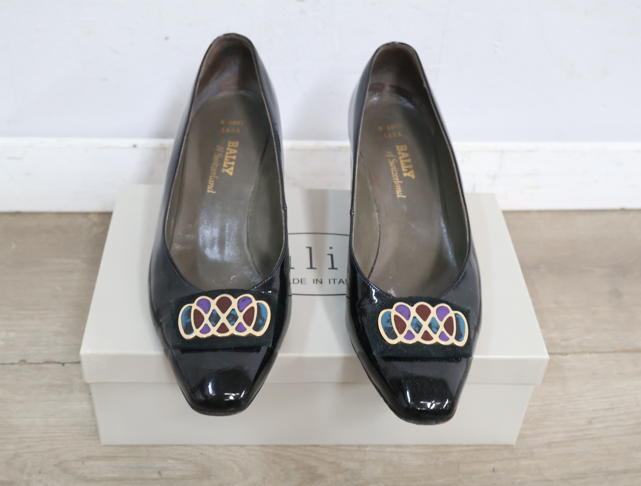 Zwarte dames pumps met sierdetail'' – foto 5 – kavel bij GSD Auctions, Zoeterwoude
