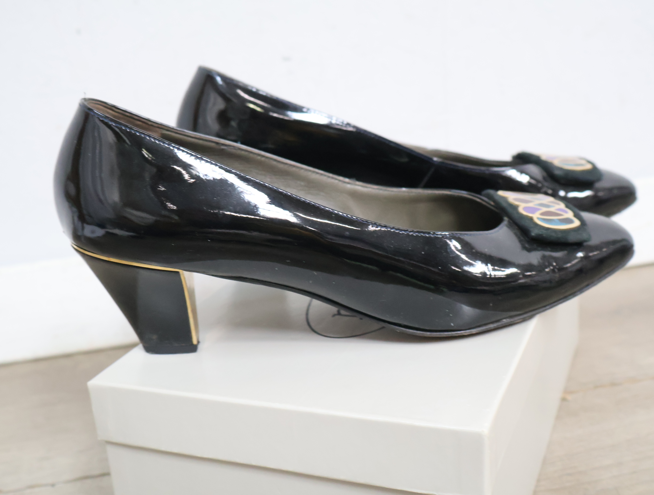 Zwarte dames pumps met sierdetail'' – foto 7 – kavel bij GSD Auctions, Zoeterwoude