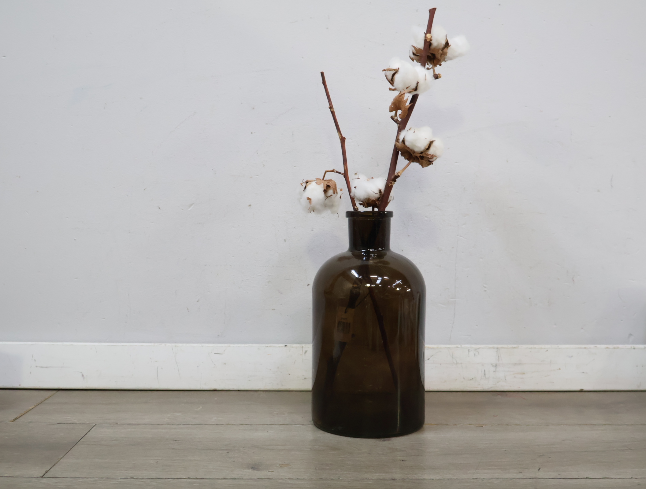 Glazen vaas met kunst-katoen takken'' – foto 4 – kavel bij GSD Auctions, Zoeterwoude