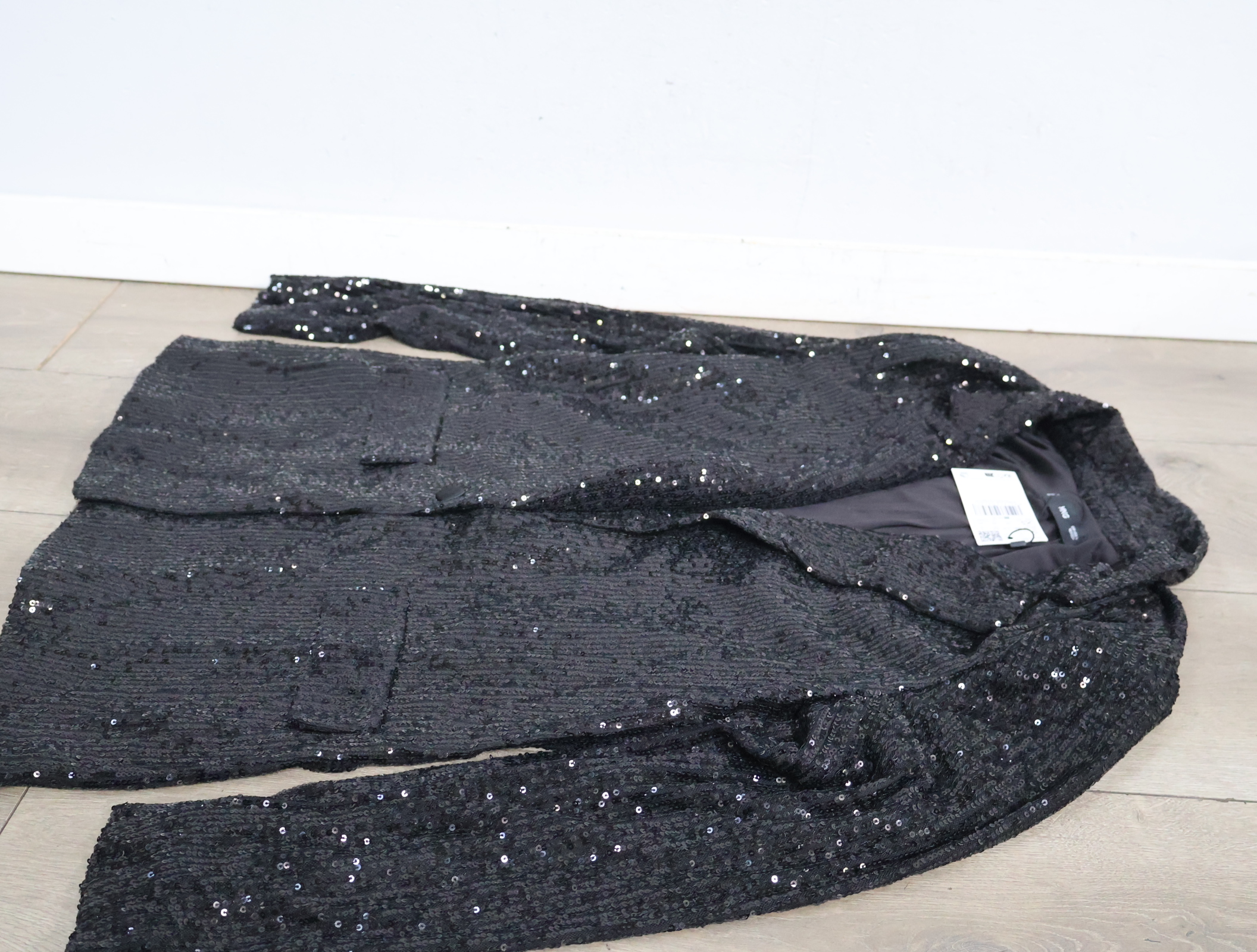 Zwarte blazer met pailletten - Mango'' – foto 4 – kavel bij GSD Auctions, Zoeterwoude