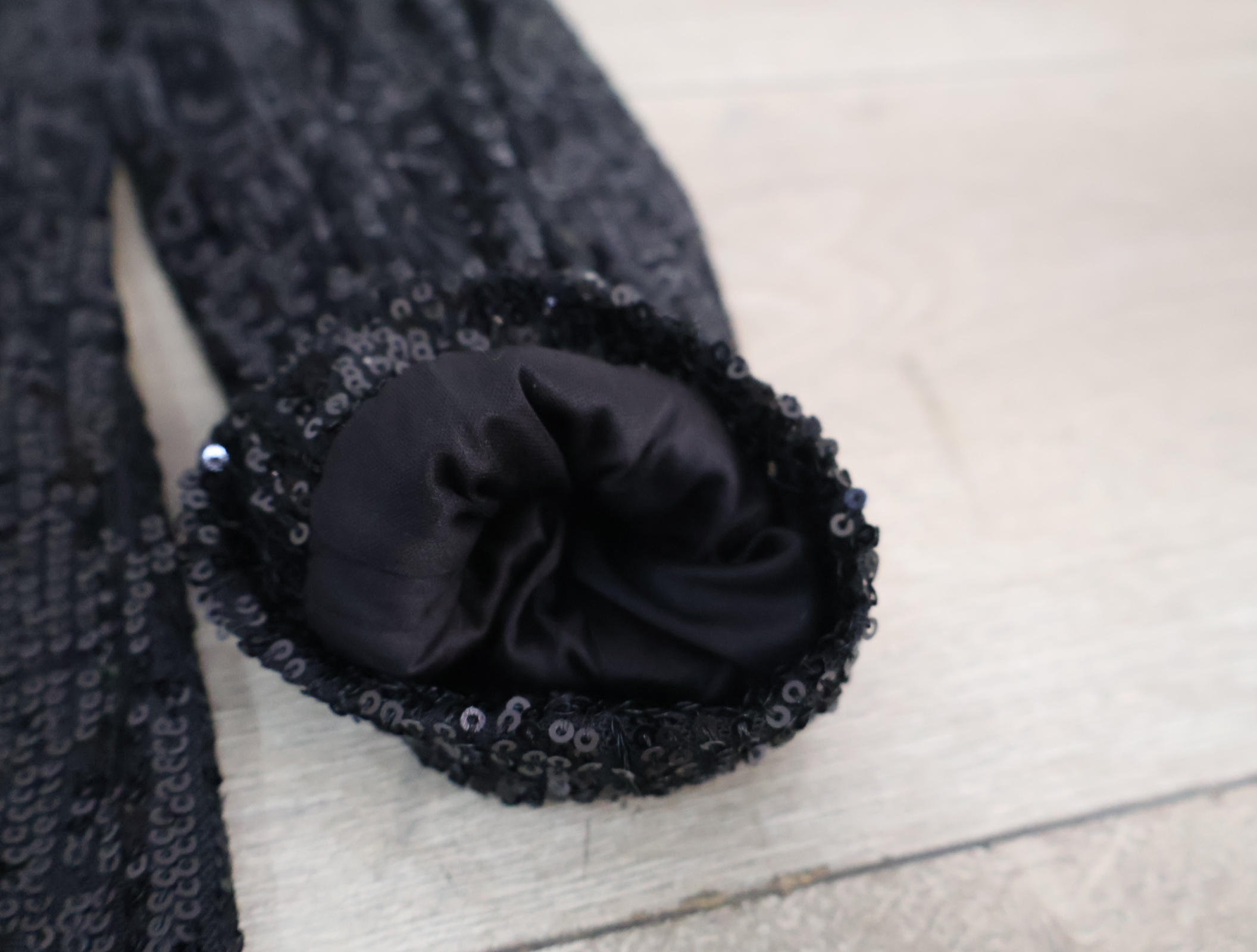Zwarte blazer met pailletten - Mango'' – foto 7 – kavel bij GSD Auctions, Zoeterwoude