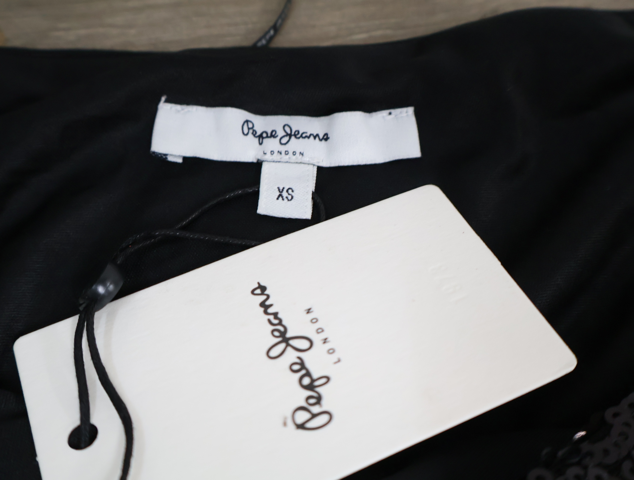 Zwarte pailletten top met lange mouw - Pepe Jeans'' – foto 8 – kavel bij GSD Auctions, Zoeterwoude