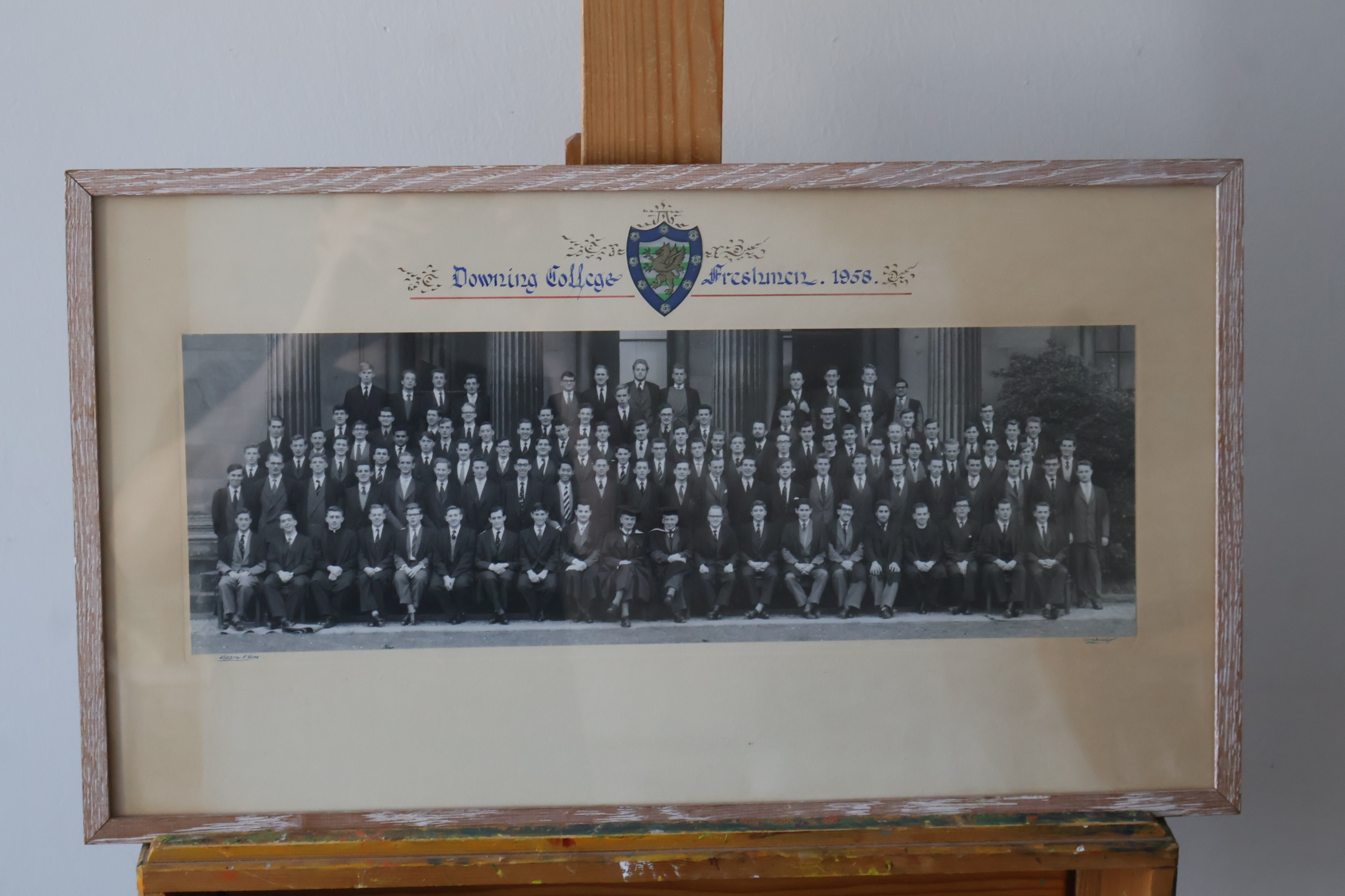 Ingelijste groepsfoto Downing College 1958'' – foto 2 – kavel bij GSD Auctions, Zoeterwoude