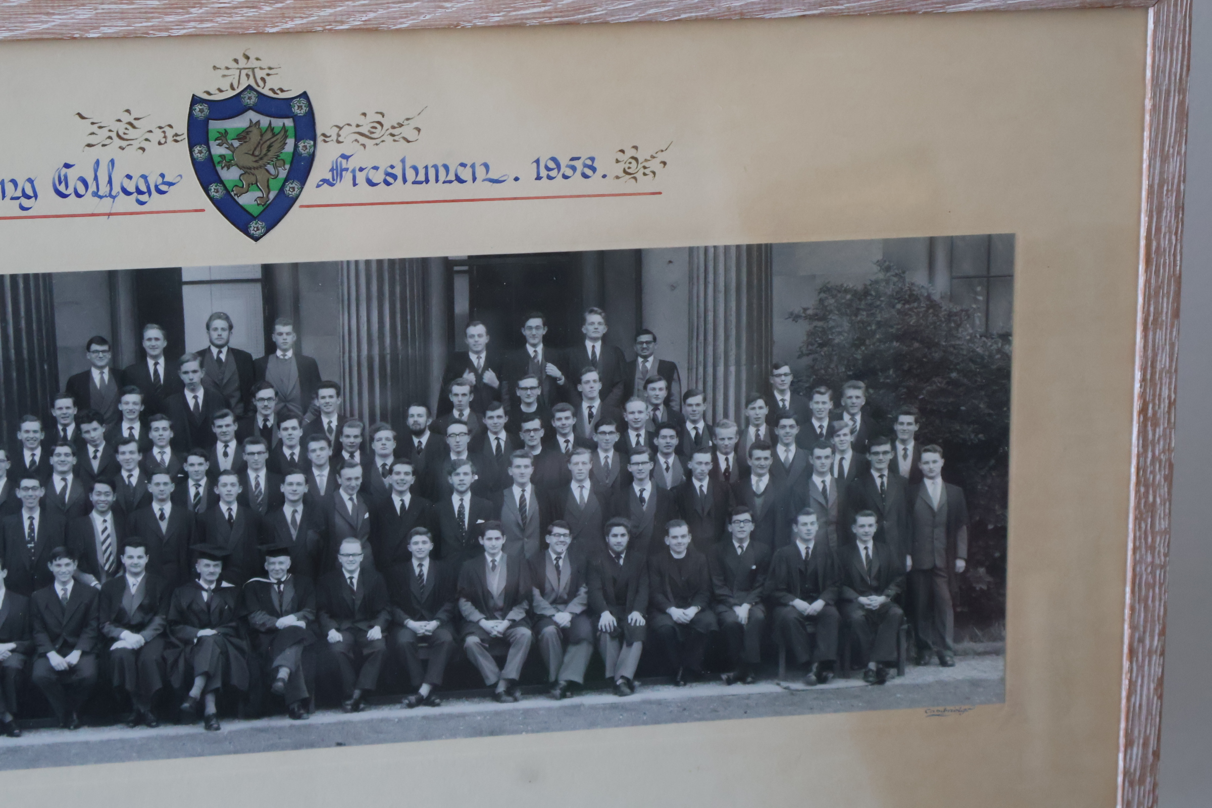 Ingelijste groepsfoto Downing College 1958'' – foto 4 – kavel bij GSD Auctions, Zoeterwoude