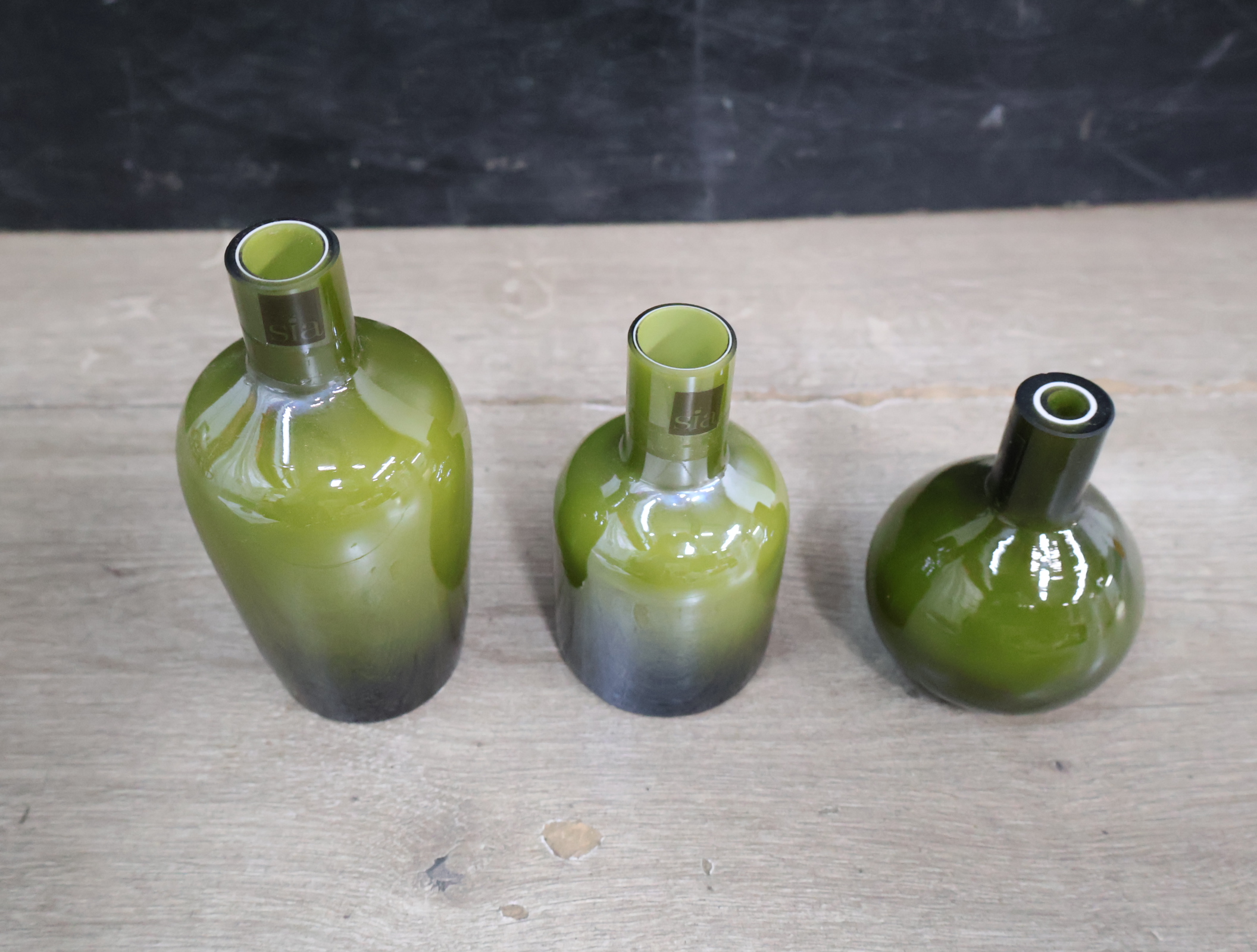 Set van 3 groene glazen vazen'' – foto 5 – kavel bij GSD Auctions, Zoeterwoude