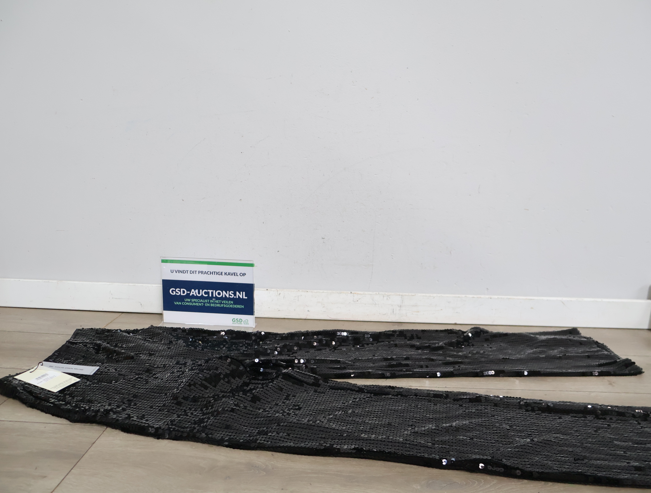 Zwarte glitterpantalon'' – kavel bij GSD Auctions, Zoeterwoude