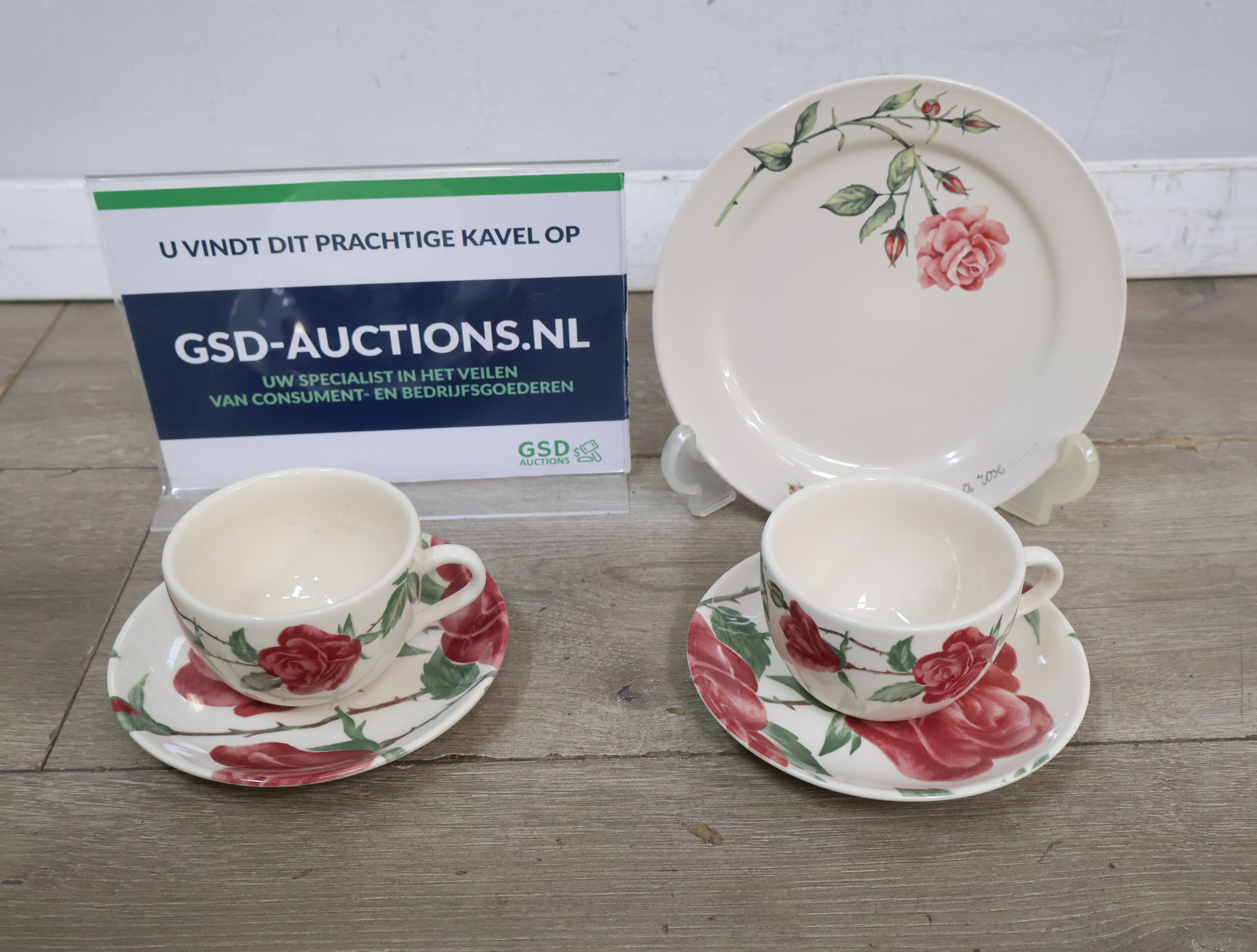 Theeservies met rozenmotief'' – kavel bij GSD Auctions, Zoeterwoude