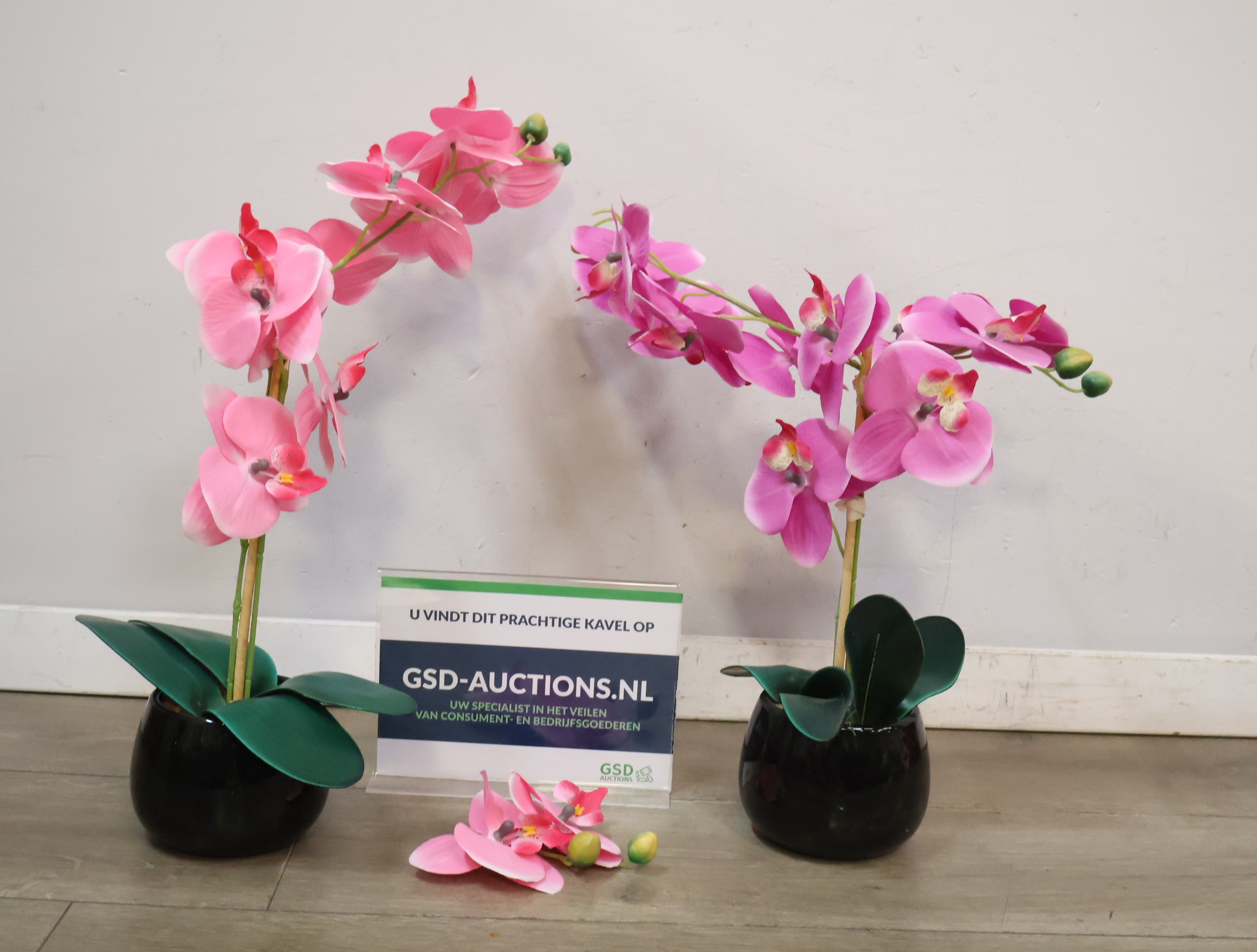 Twee kunstbloemen in pot'' – foto 2 – kavel bij GSD Auctions, Zoeterwoude