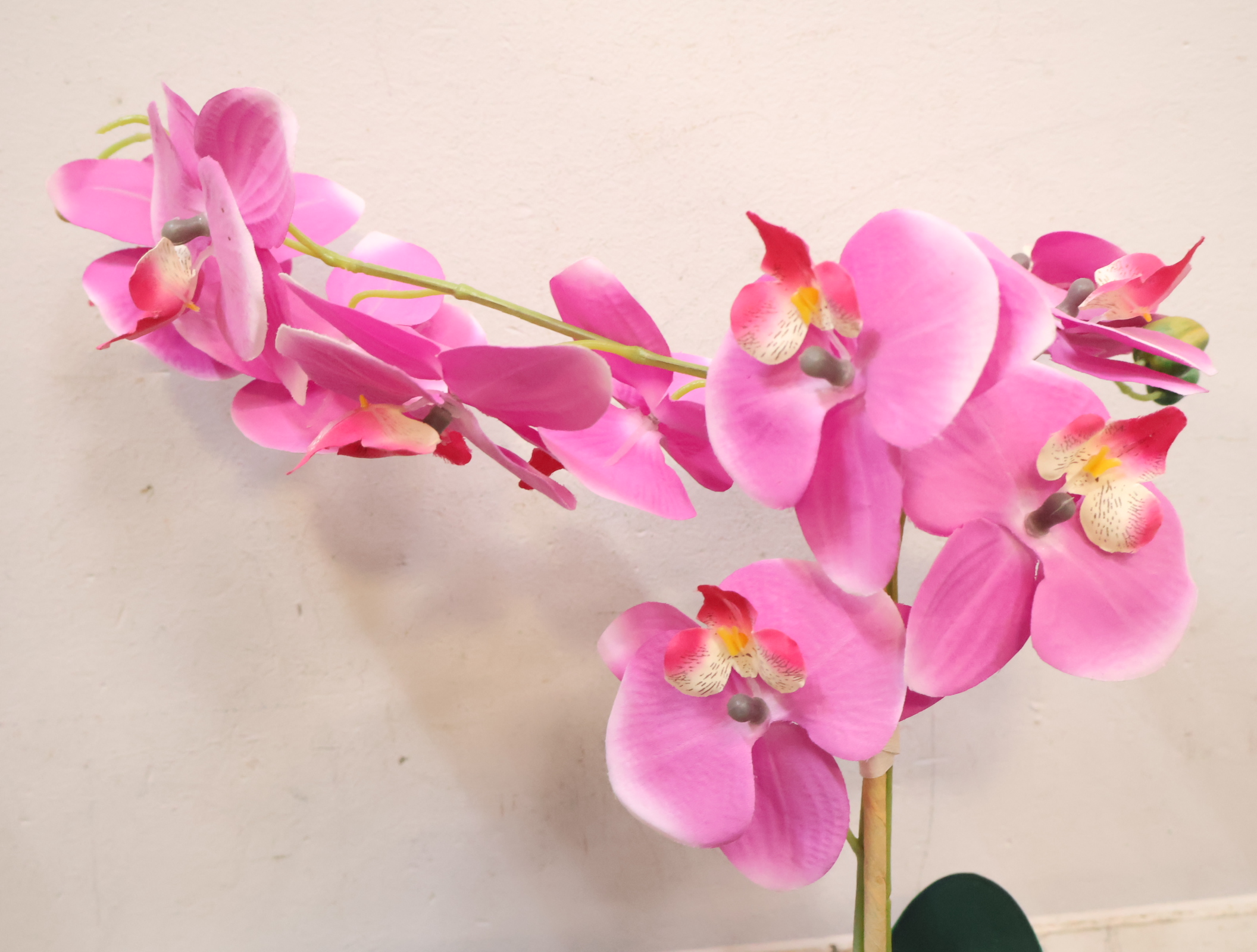 Twee kunstbloemen in pot'' – foto 9 – kavel bij GSD Auctions, Zoeterwoude