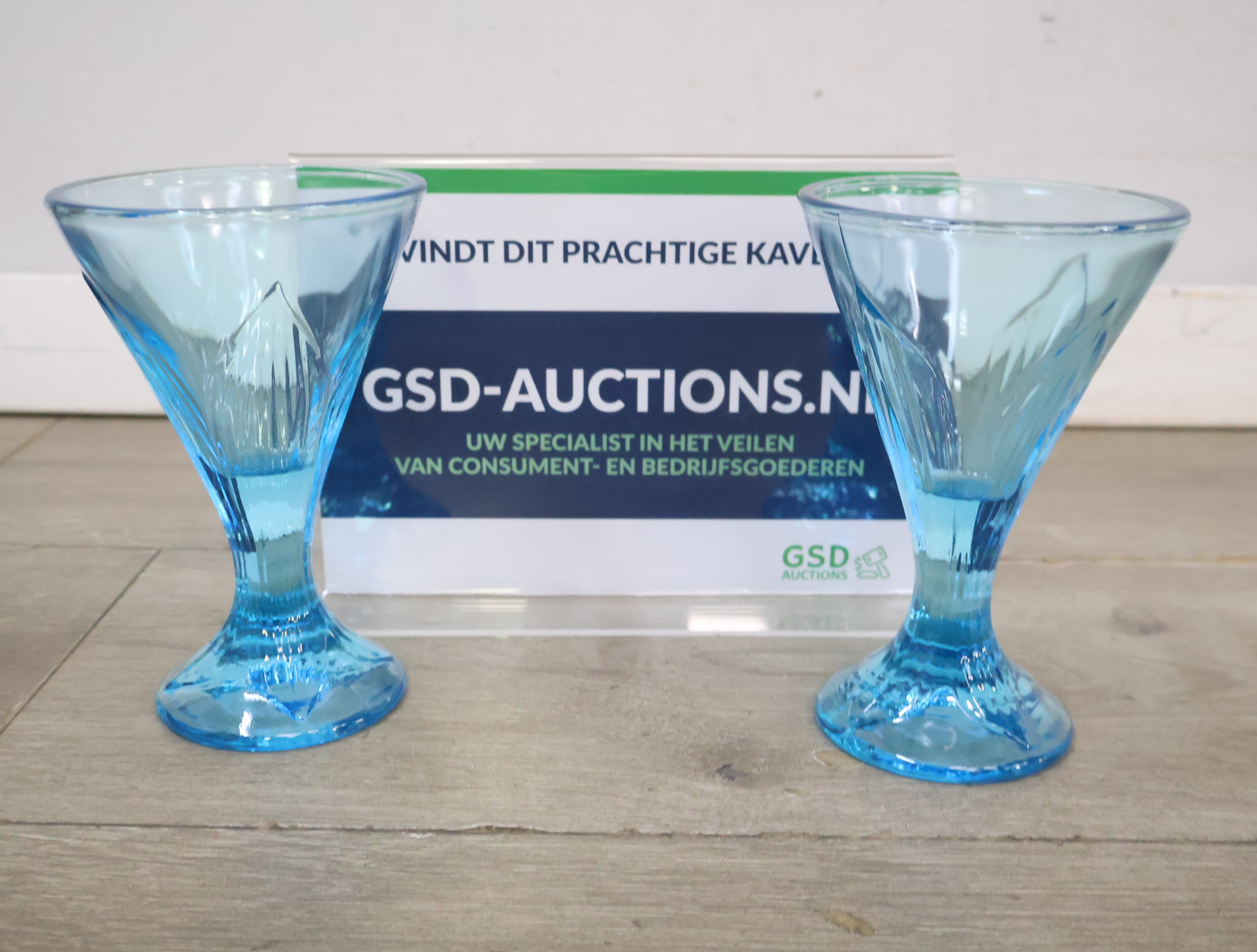 Set van 2 blauwe glazen'' – kavel bij GSD Auctions, Zoeterwoude