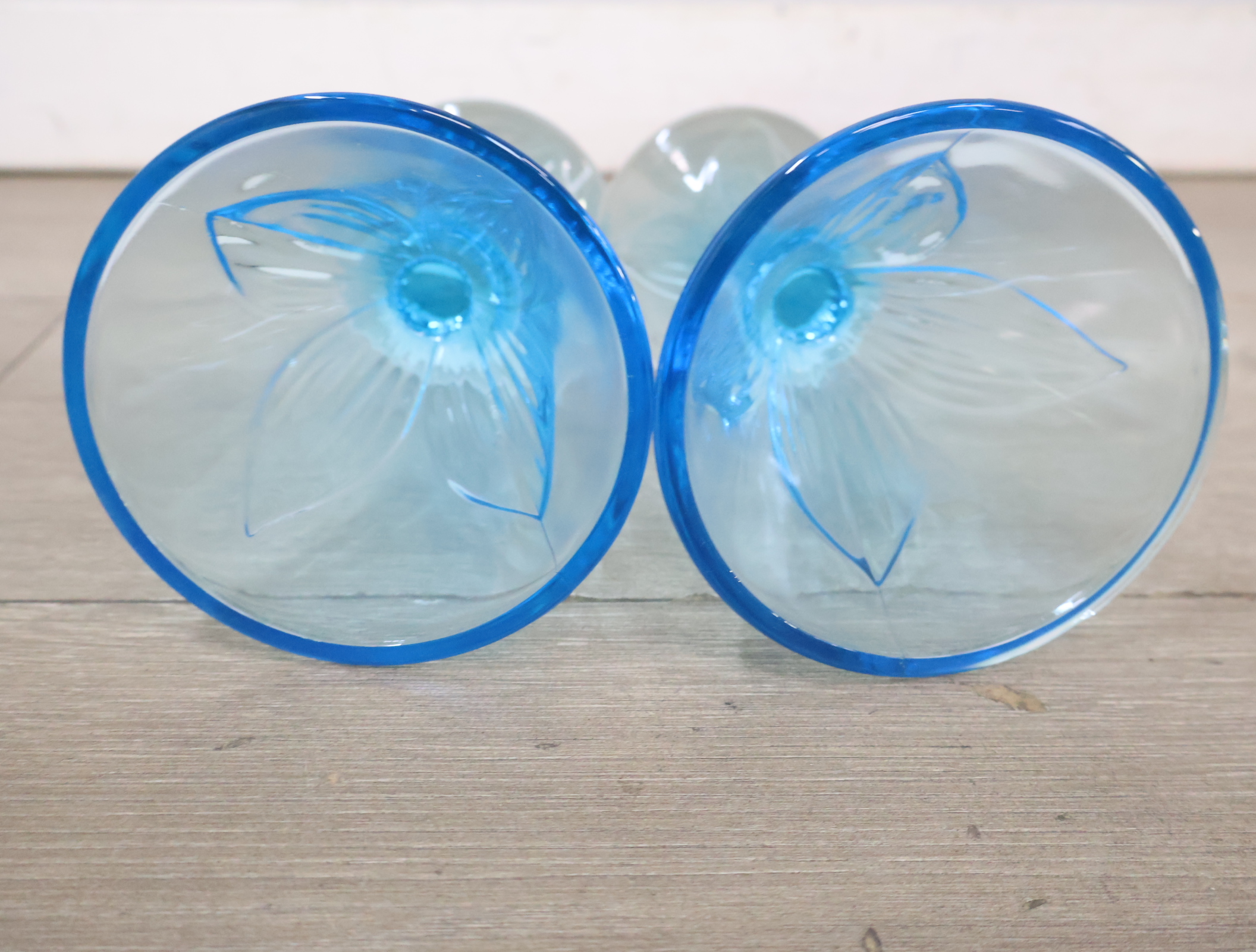 Set van 2 blauwe glazen'' – foto 7 – kavel bij GSD Auctions, Zoeterwoude