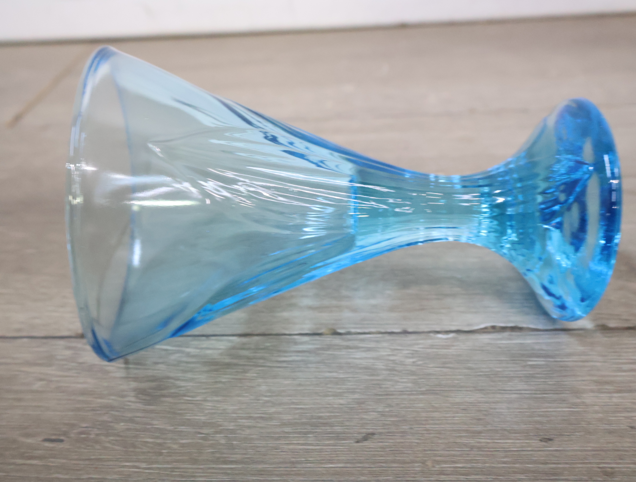 Set van 2 blauwe glazen'' – foto 9 – kavel bij GSD Auctions, Zoeterwoude