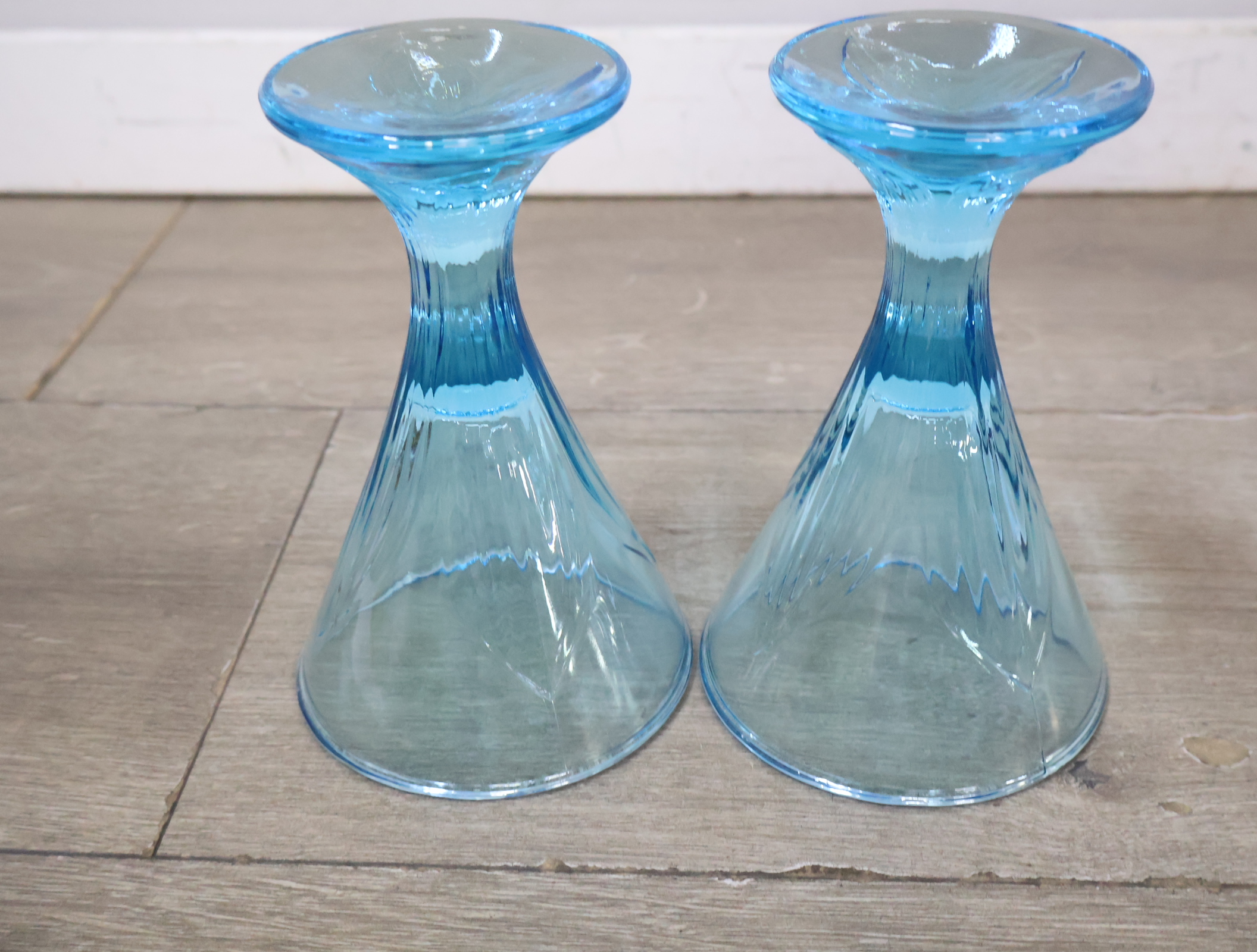 Set van 2 blauwe glazen'' – foto 10 – kavel bij GSD Auctions, Zoeterwoude