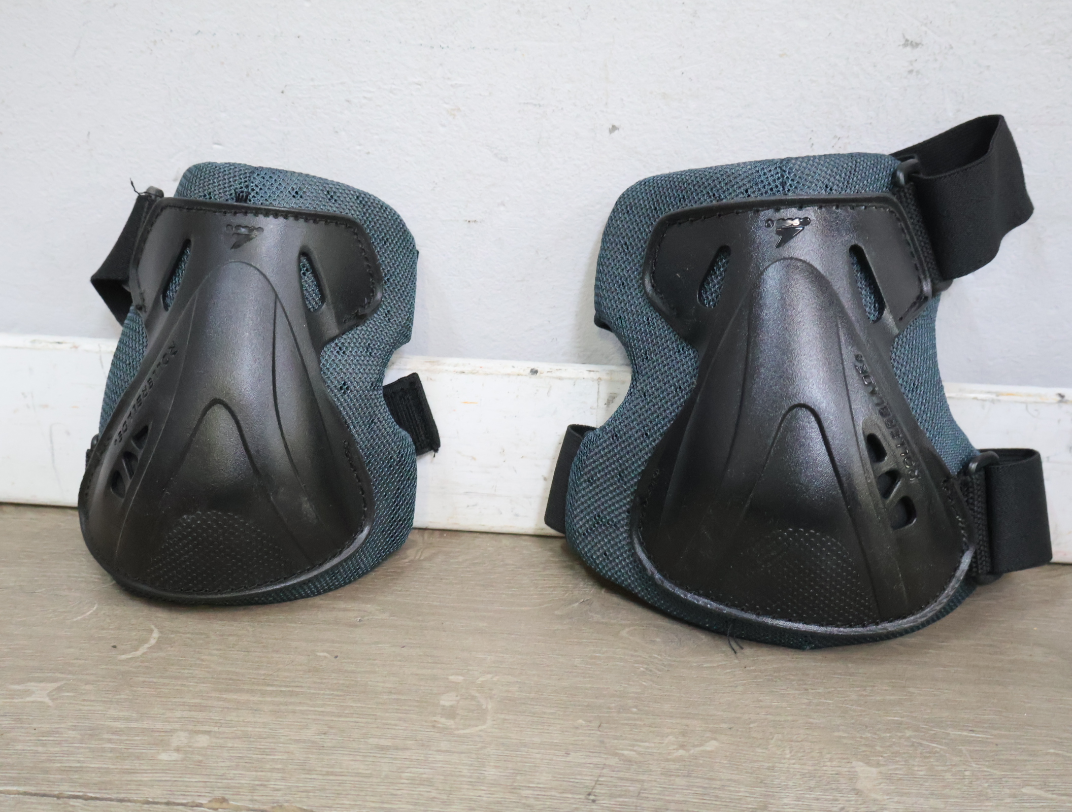 Elleboog & knie beschermers'' – foto 10 – kavel bij GSD Auctions, Zoeterwoude