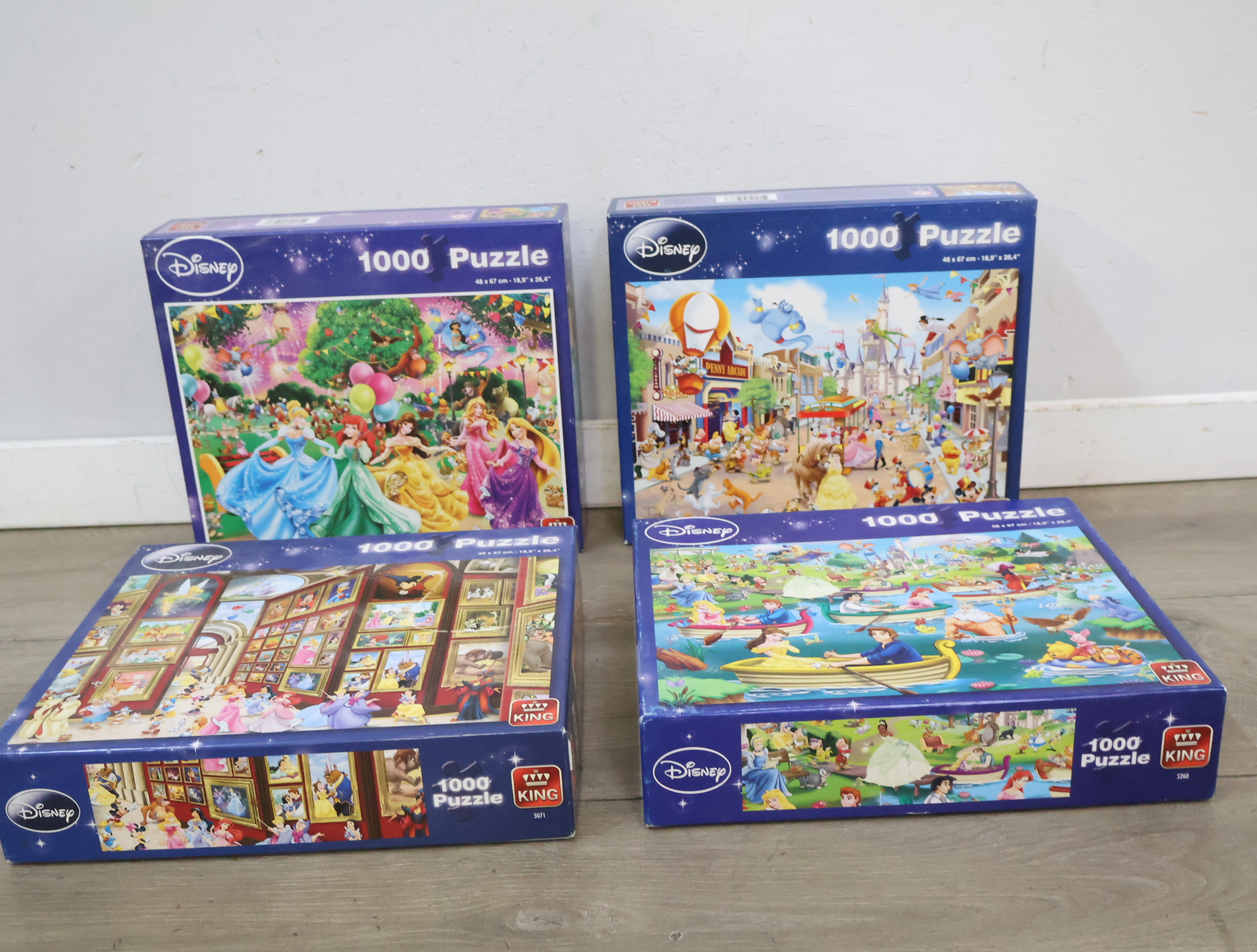 Set van vier Disney legpuzzels 1000 stukjes'' – foto 3 – kavel bij GSD Auctions, Zoeterwoude