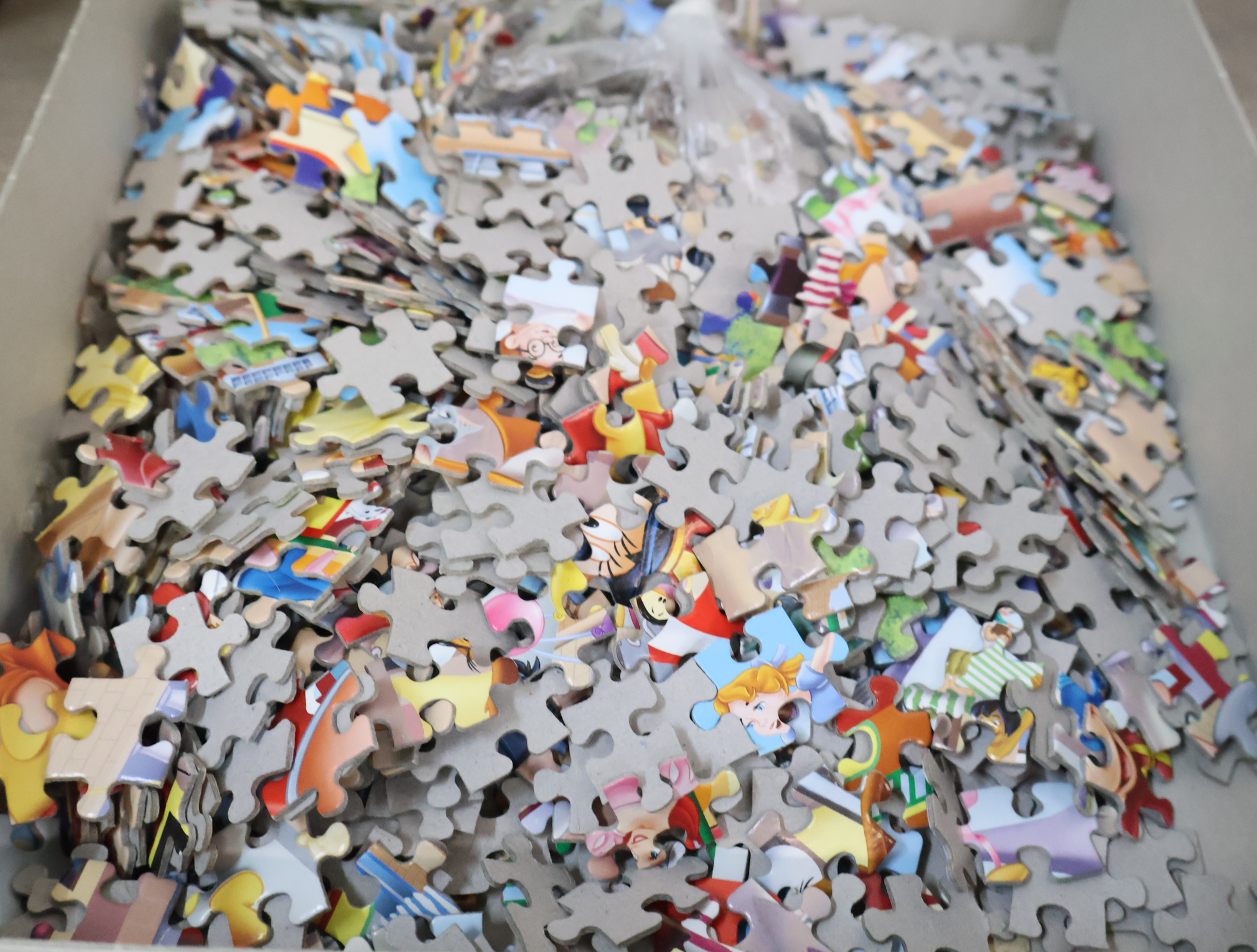 Set van vier Disney legpuzzels 1000 stukjes'' – foto 7 – kavel bij GSD Auctions, Zoeterwoude