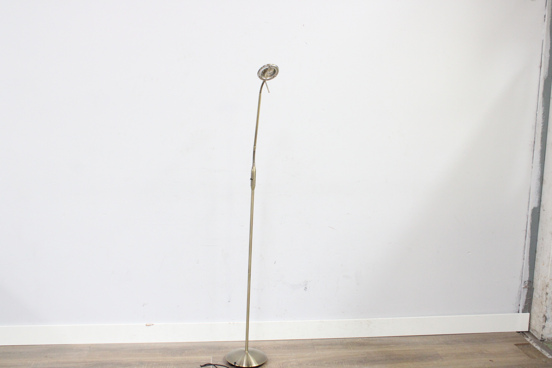 Staande leeslamp met flexibele arm'' – foto 5 – kavel bij GSD Auctions, Zoeterwoude