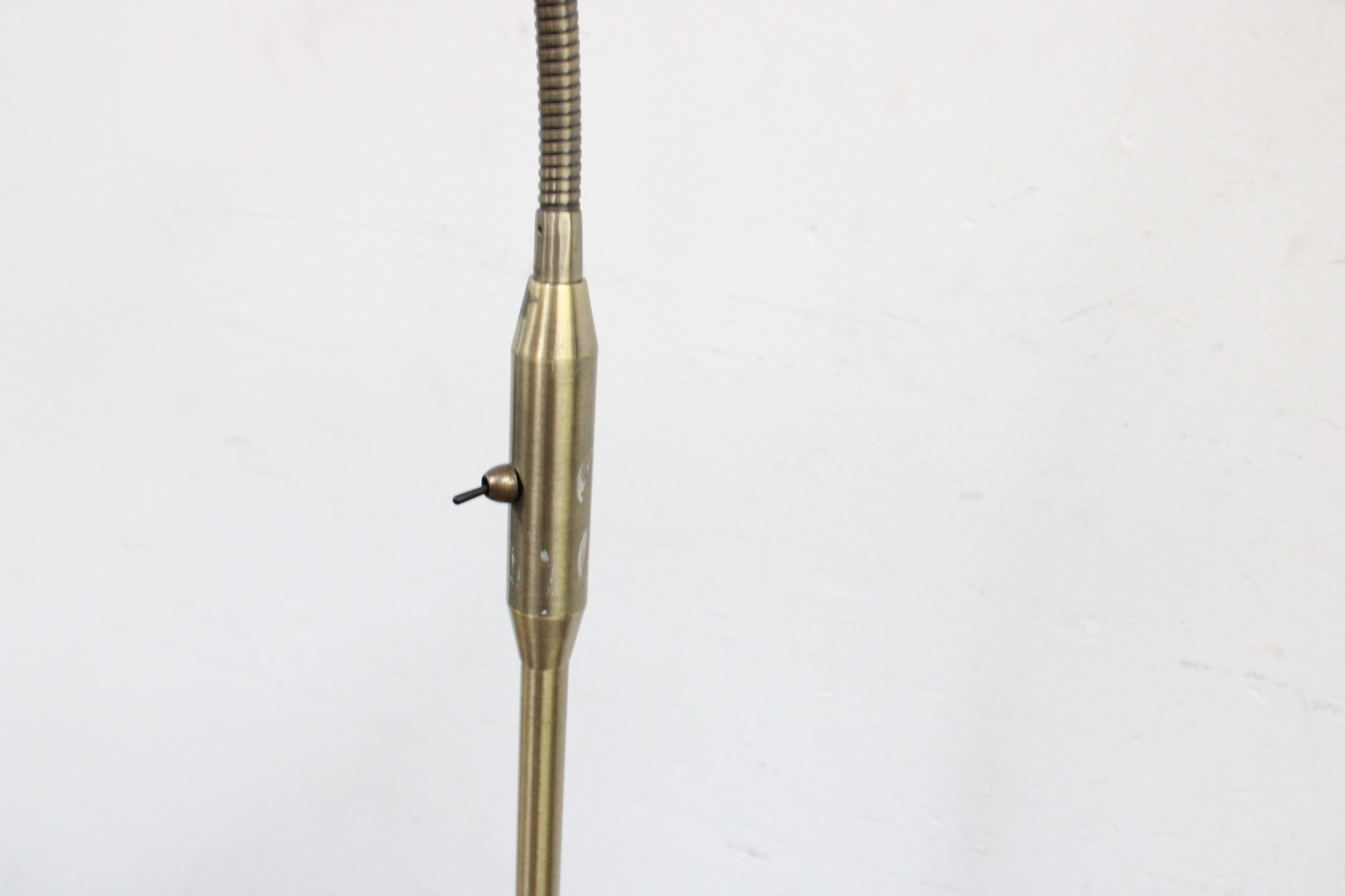 Staande leeslamp met flexibele arm'' – foto 8 – kavel bij GSD Auctions, Zoeterwoude