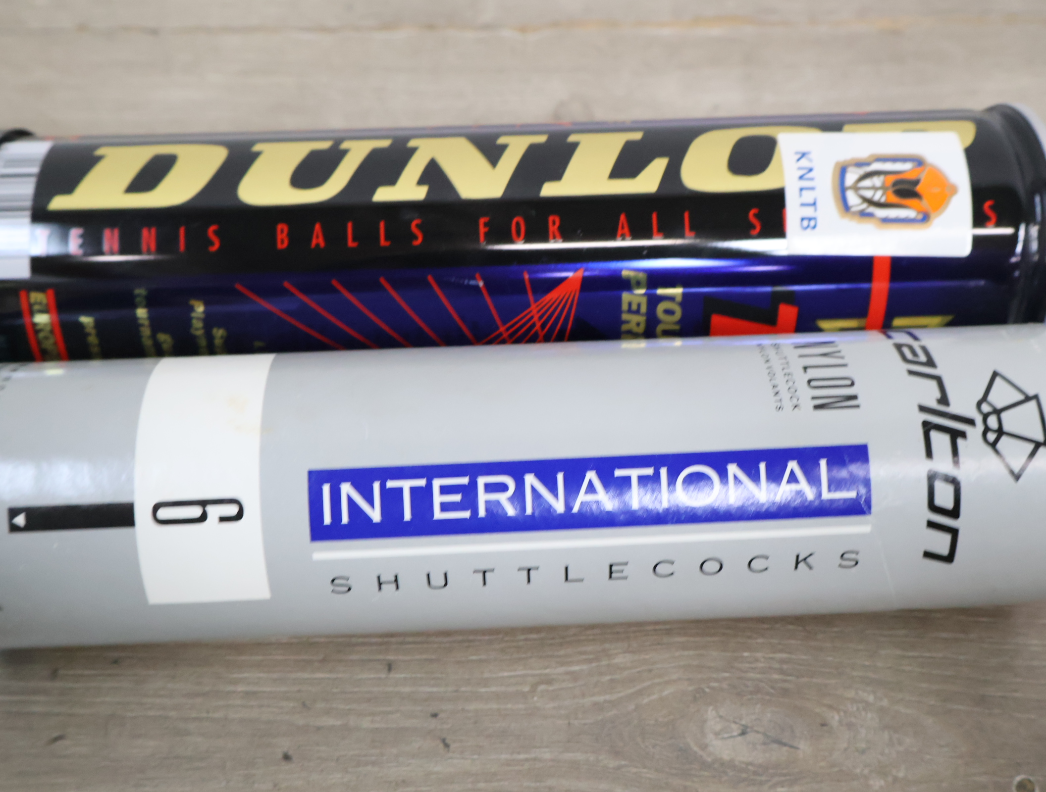 Set badminton shuttles en tennisballen'' – foto 8 – kavel bij GSD Auctions, Zoeterwoude