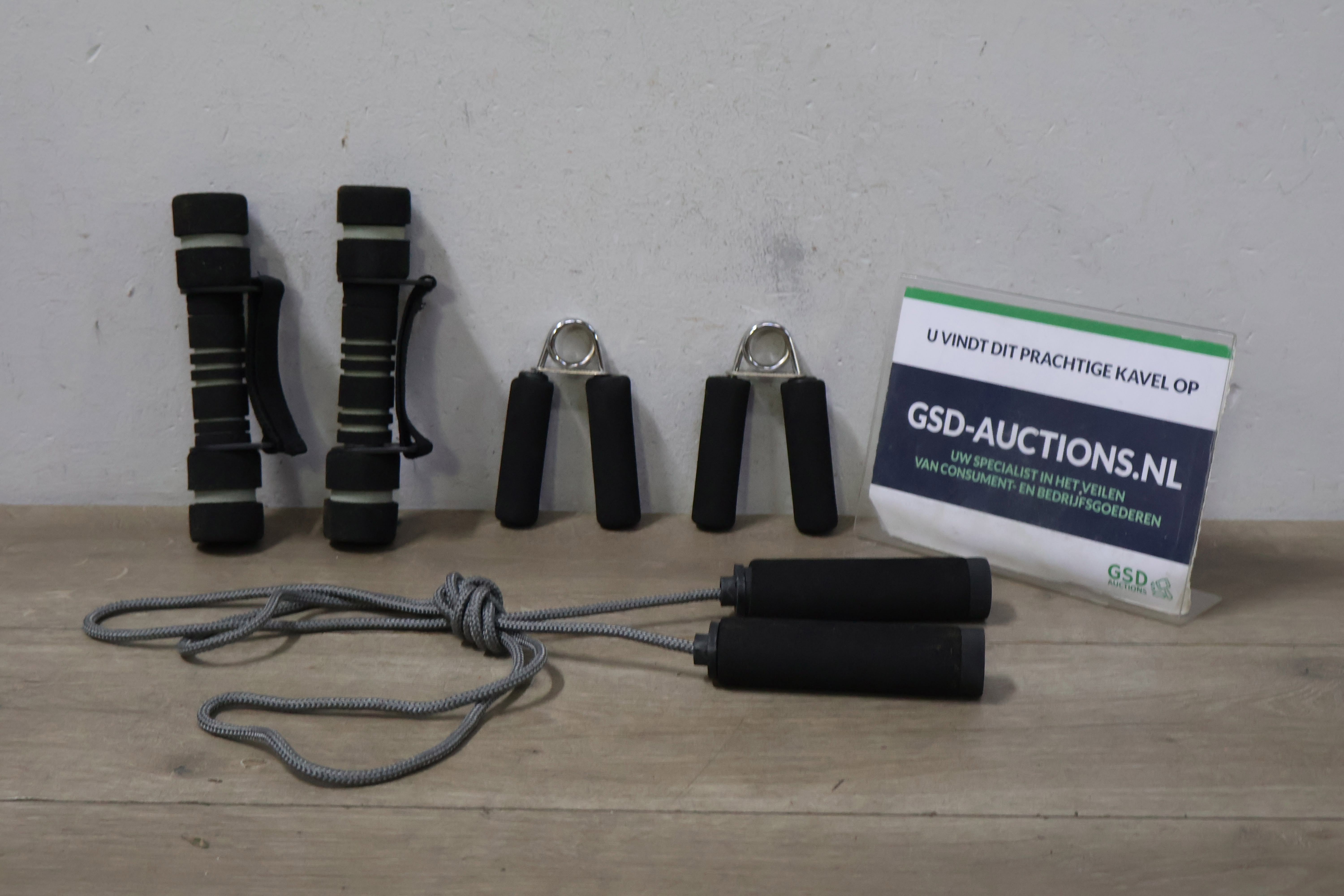 Set Handtrainers met 2 Mini-Dumbbels & Springtouw'' – kavel bij GSD Auctions, Zoeterwoude