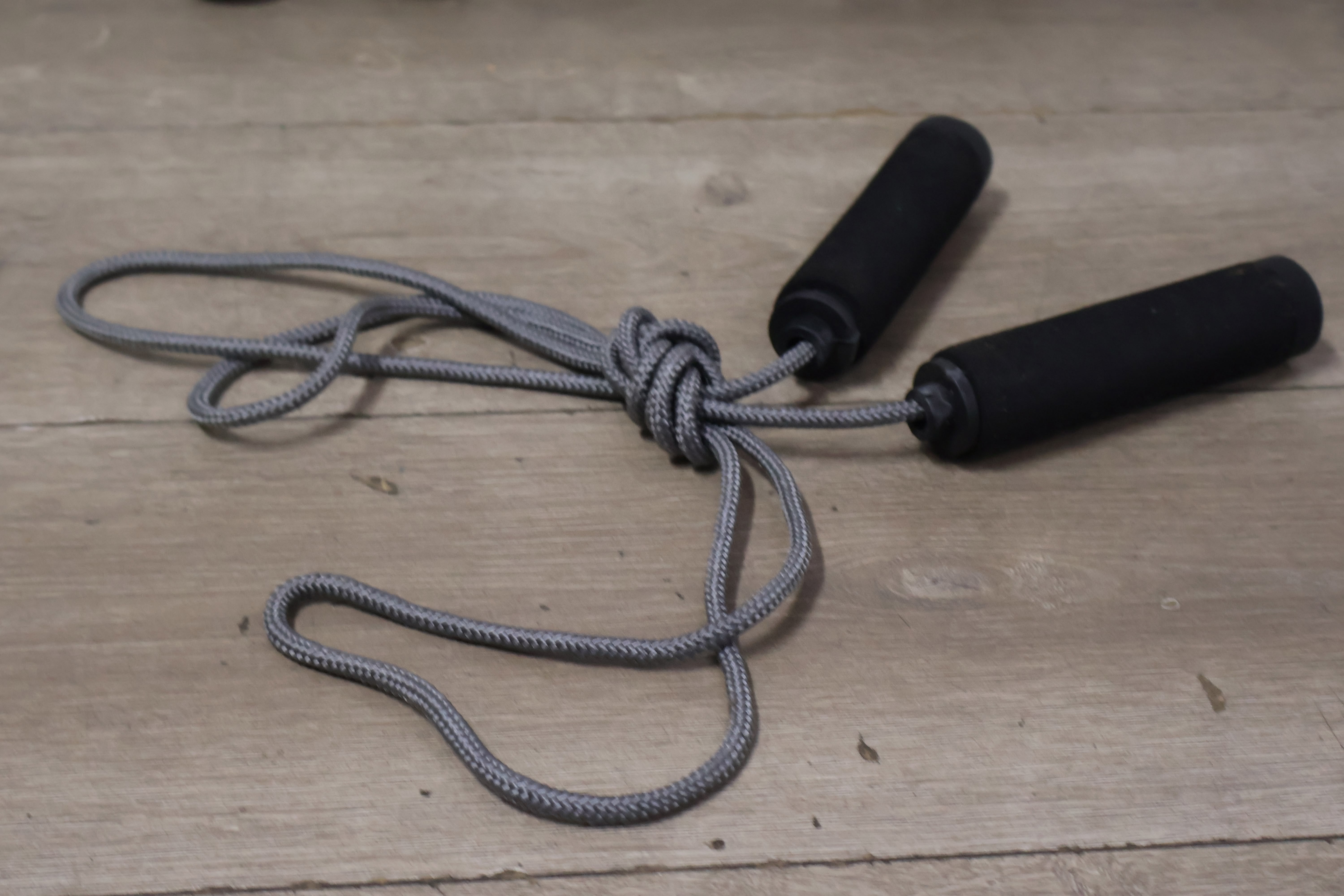 Set Handtrainers met 2 Mini-Dumbbels & Springtouw'' – foto 5 – kavel bij GSD Auctions, Zoeterwoude