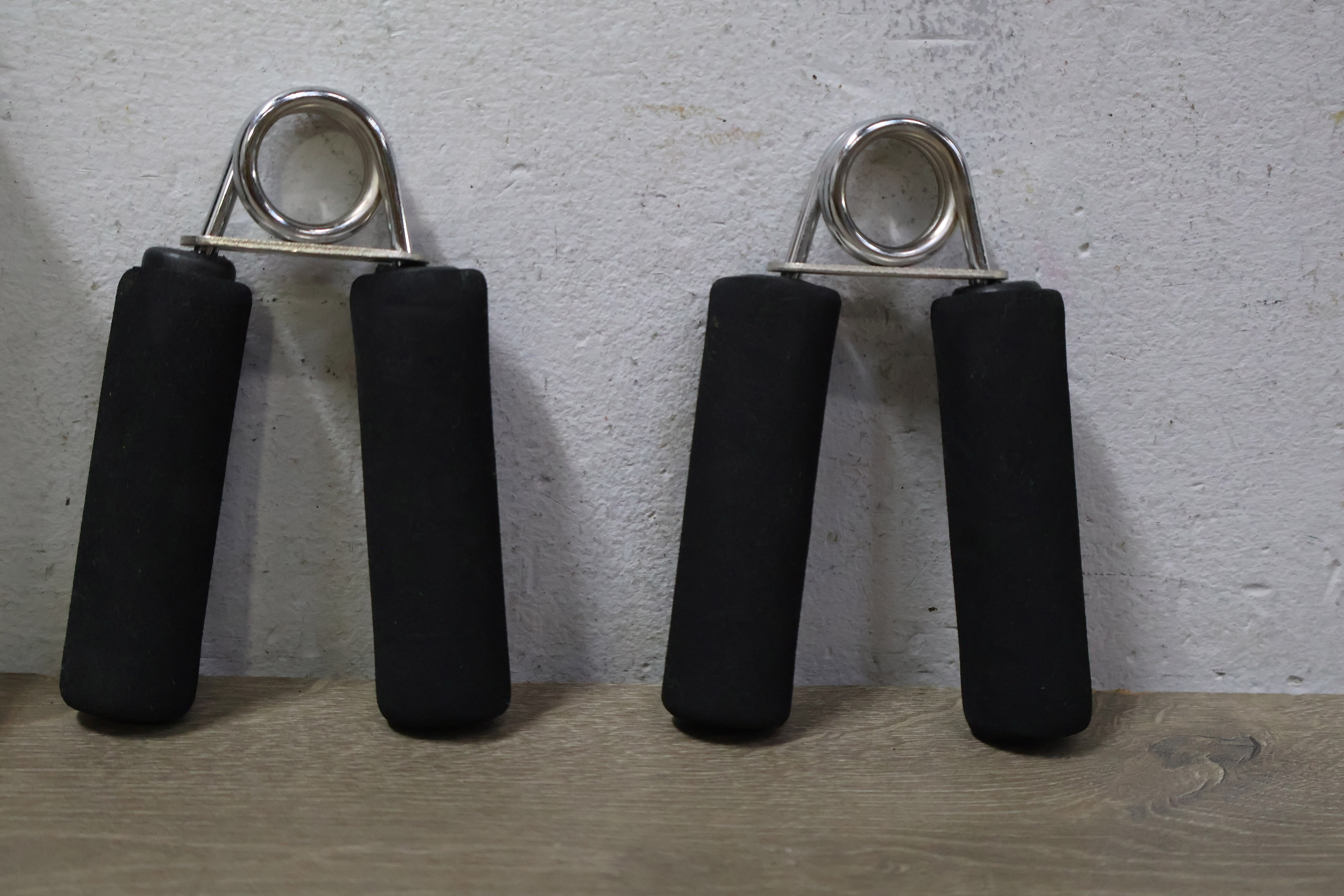 Set Handtrainers met 2 Mini-Dumbbels & Springtouw'' – foto 7 – kavel bij GSD Auctions, Zoeterwoude
