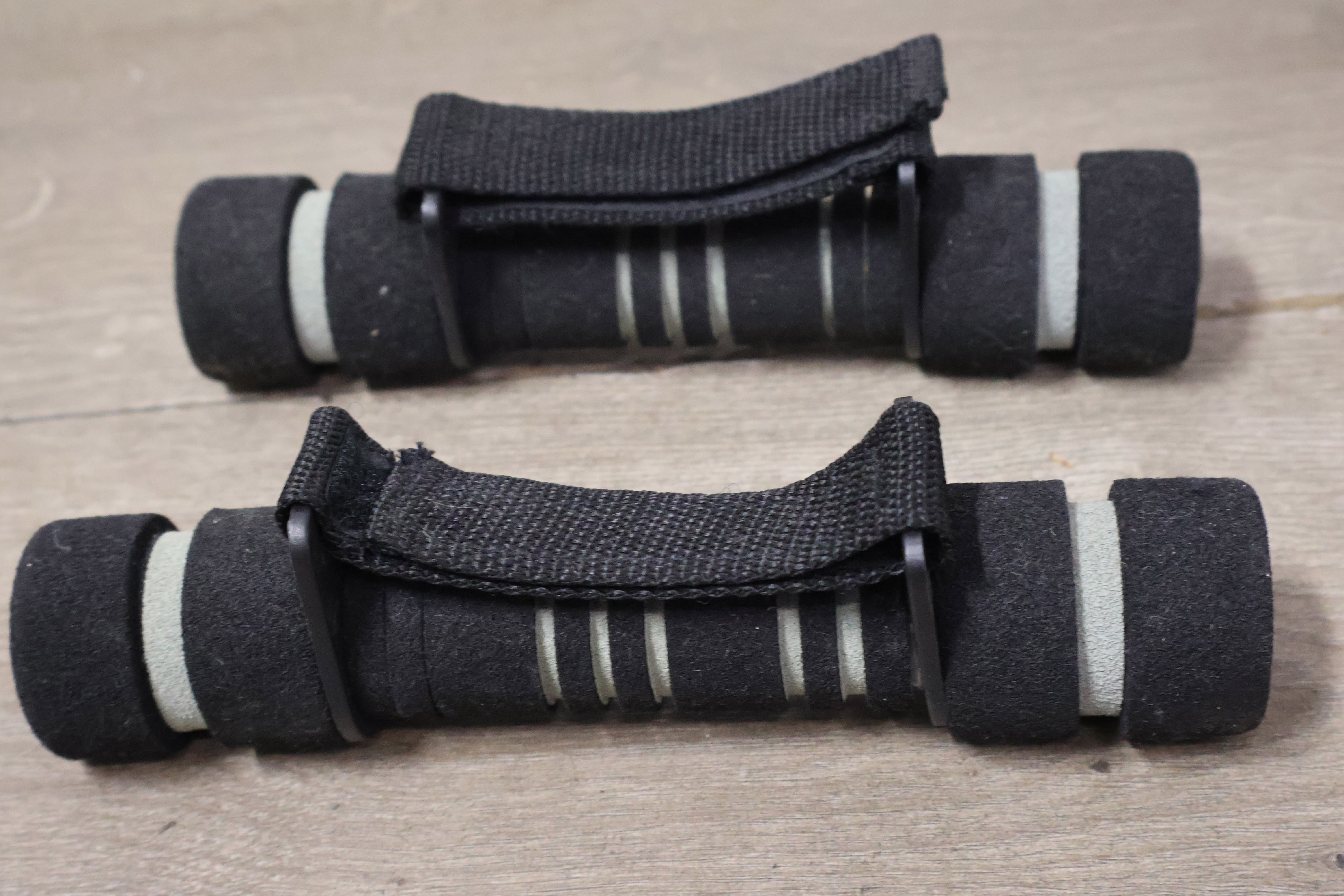 Set Handtrainers met 2 Mini-Dumbbels & Springtouw'' – foto 10 – kavel bij GSD Auctions, Zoeterwoude